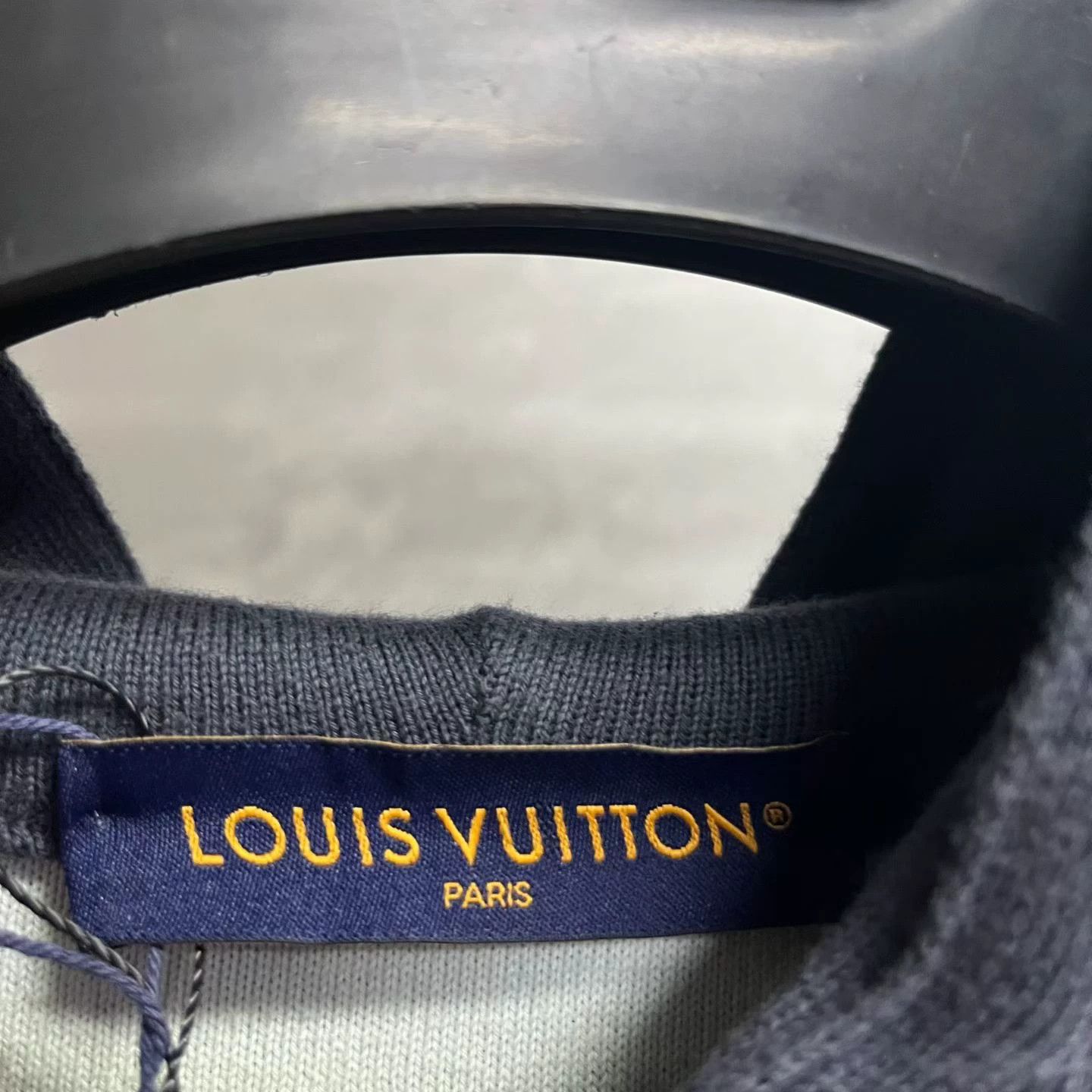 Louis Vuitton Louis Vuitton Retro Printed Gray T-Shirt S Women Size S / US 4 / IT 40 - 2 Thumbnail