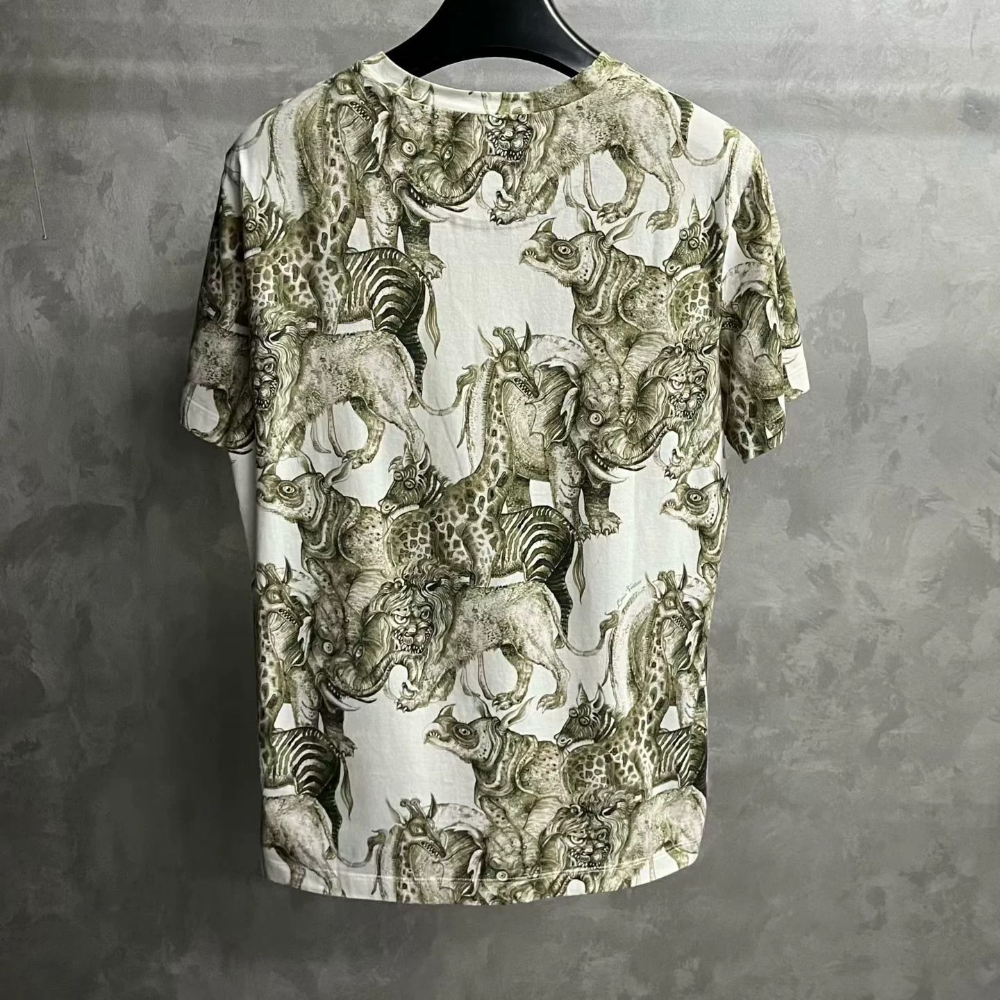 Louis Vuitton Louis Vuitton Printed T-Shirt L Women Size L / US 10 / IT 46 - 6 Thumbnail