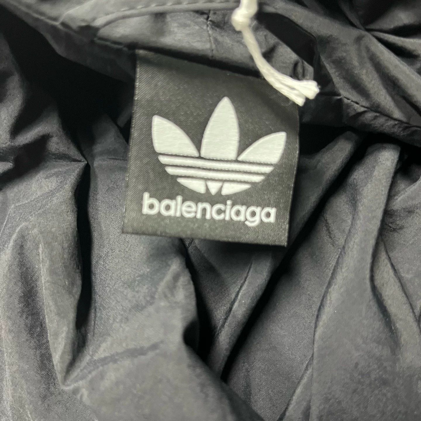 Balenciaga Balenciaga Retro Graphic Black Hoodie L Men Size US L / EU 52-54 / 3 - 6 Thumbnail