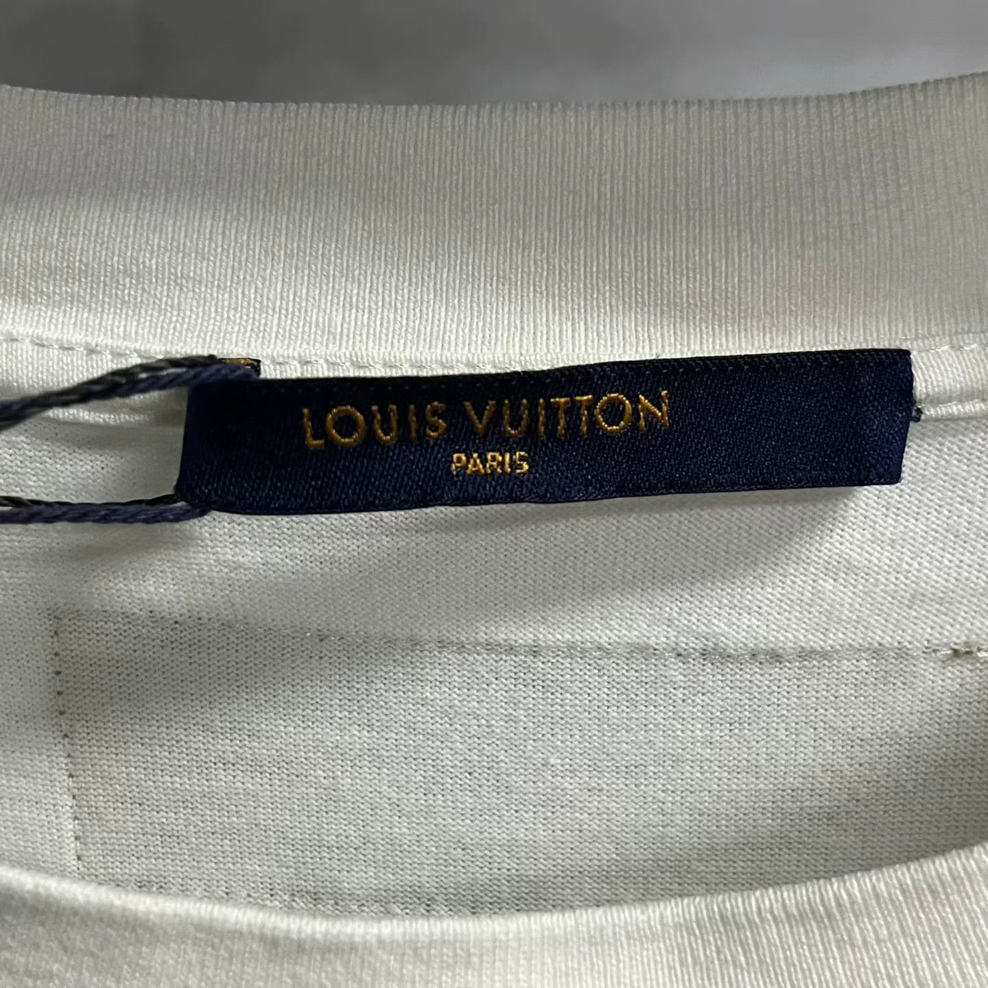 Louis Vuitton Louis Vuitton Printed White T-Shirt L Women Size L / US 10 / IT 46 - 2 Thumbnail