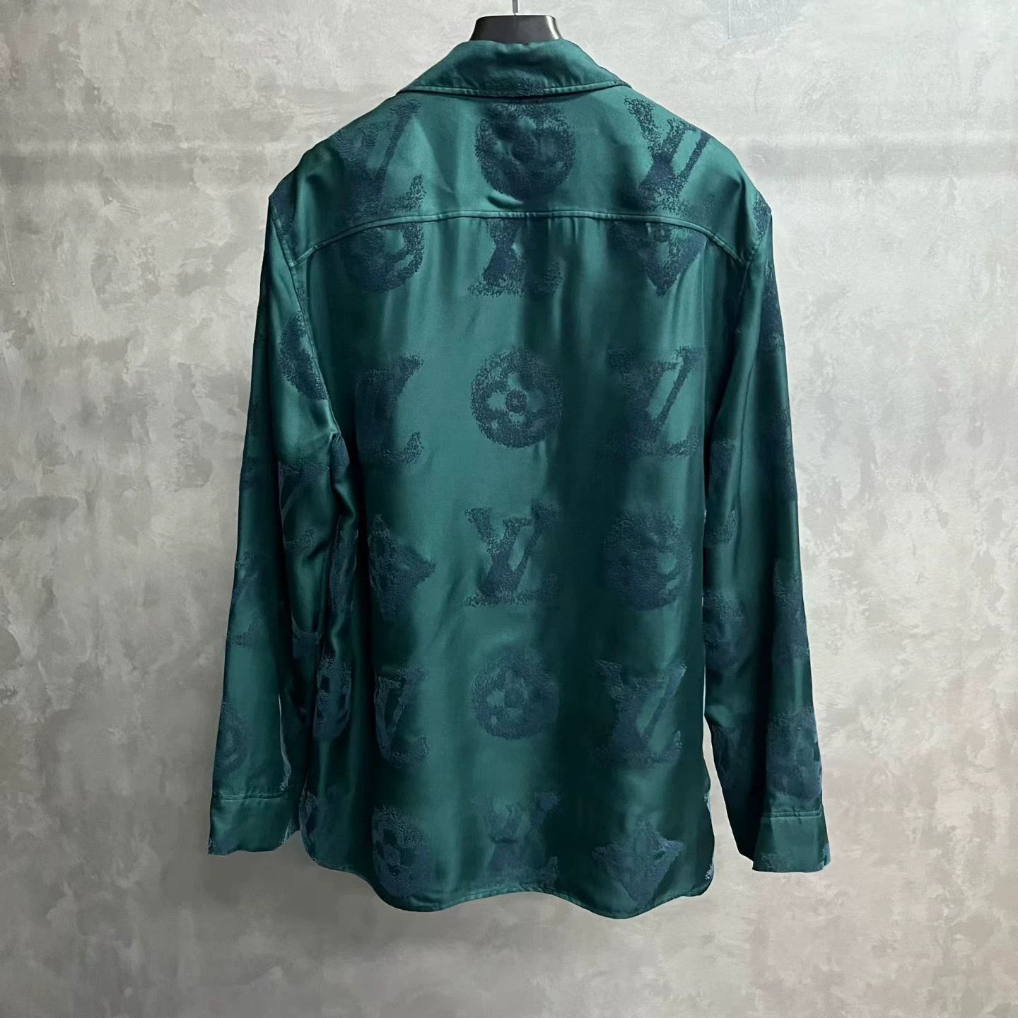 Louis Vuitton Louis Vuitton Green T-Shirt XL Women Size XL / US 12-14 / IT 48-50 - 5 Thumbnail