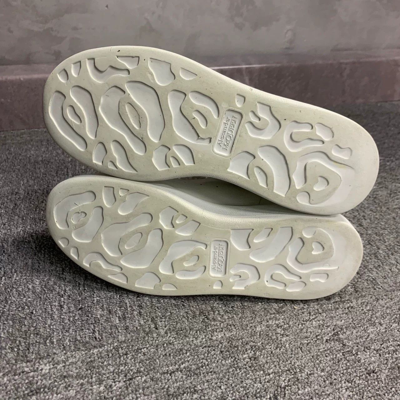 Alexander McQueen Alexander McQueen White Lowtop Sneakers 35.5 Women Size US 5 / IT 35 - 4 Thumbnail