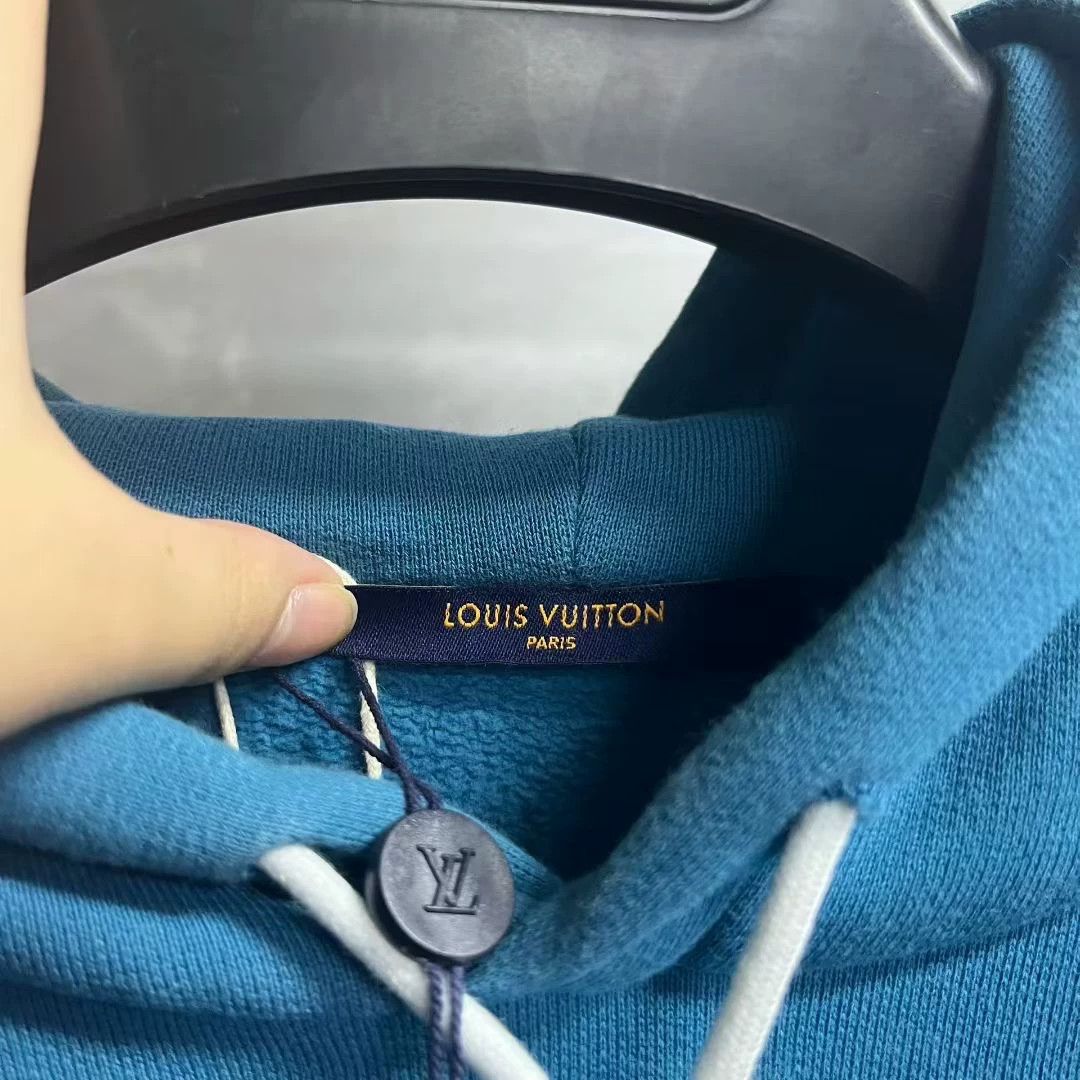 Louis Vuitton Louis Vuitton Retro Embroidered Blue T-Shirt L Women Size L / US 10 / IT 46 - 2 Thumbnail