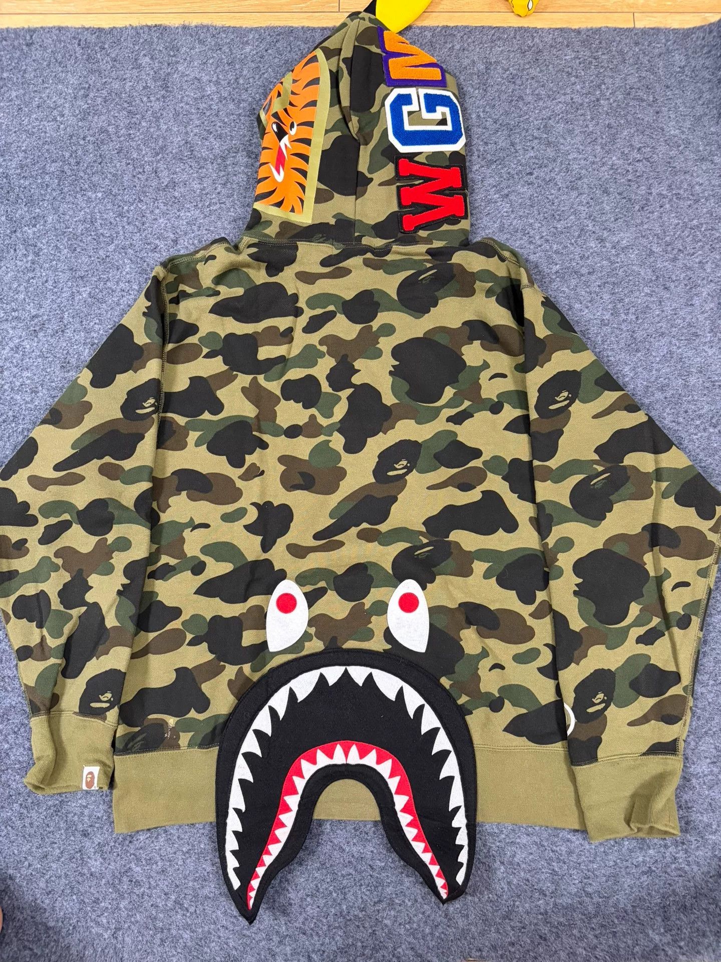 Bape Bape Multi Shark Sweatshirt Pullover Size US M / EU 48-50 / 2 - 2 Thumbnail
