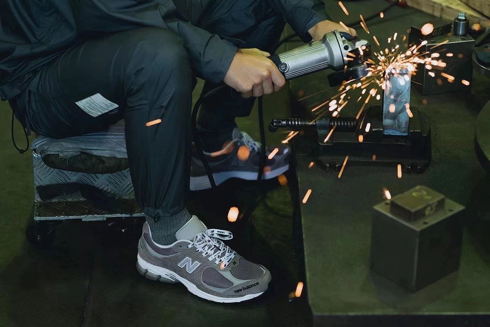 New Balance N.HOOLYWOOD x Invincible x New Balance 2002R Size US 8.5 / EU 41-42 - 8 Thumbnail