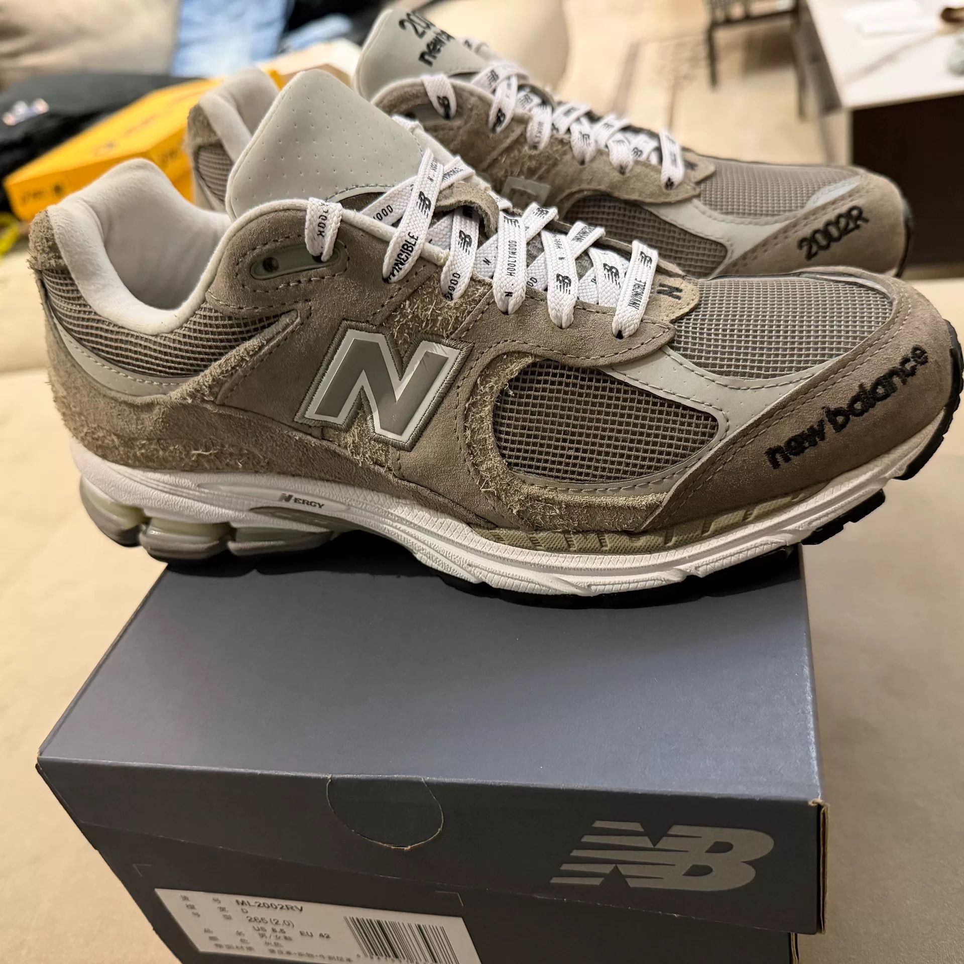 New Balance N.HOOLYWOOD x Invincible x New Balance 2002R Size US 8.5 / EU 41-42 - 2 Thumbnail