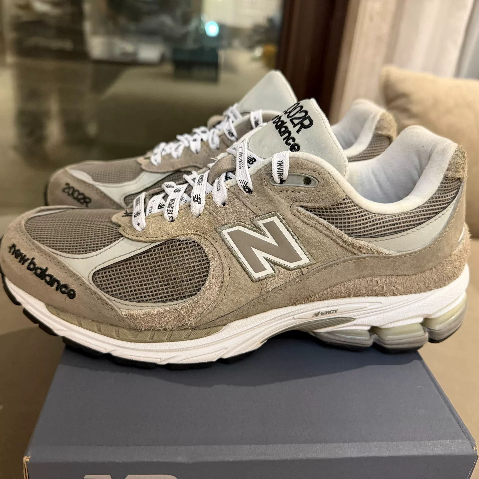 New Balance N.HOOLYWOOD x Invincible x New Balance 2002R Size US 8.5 / EU 41-42 - 3 Thumbnail