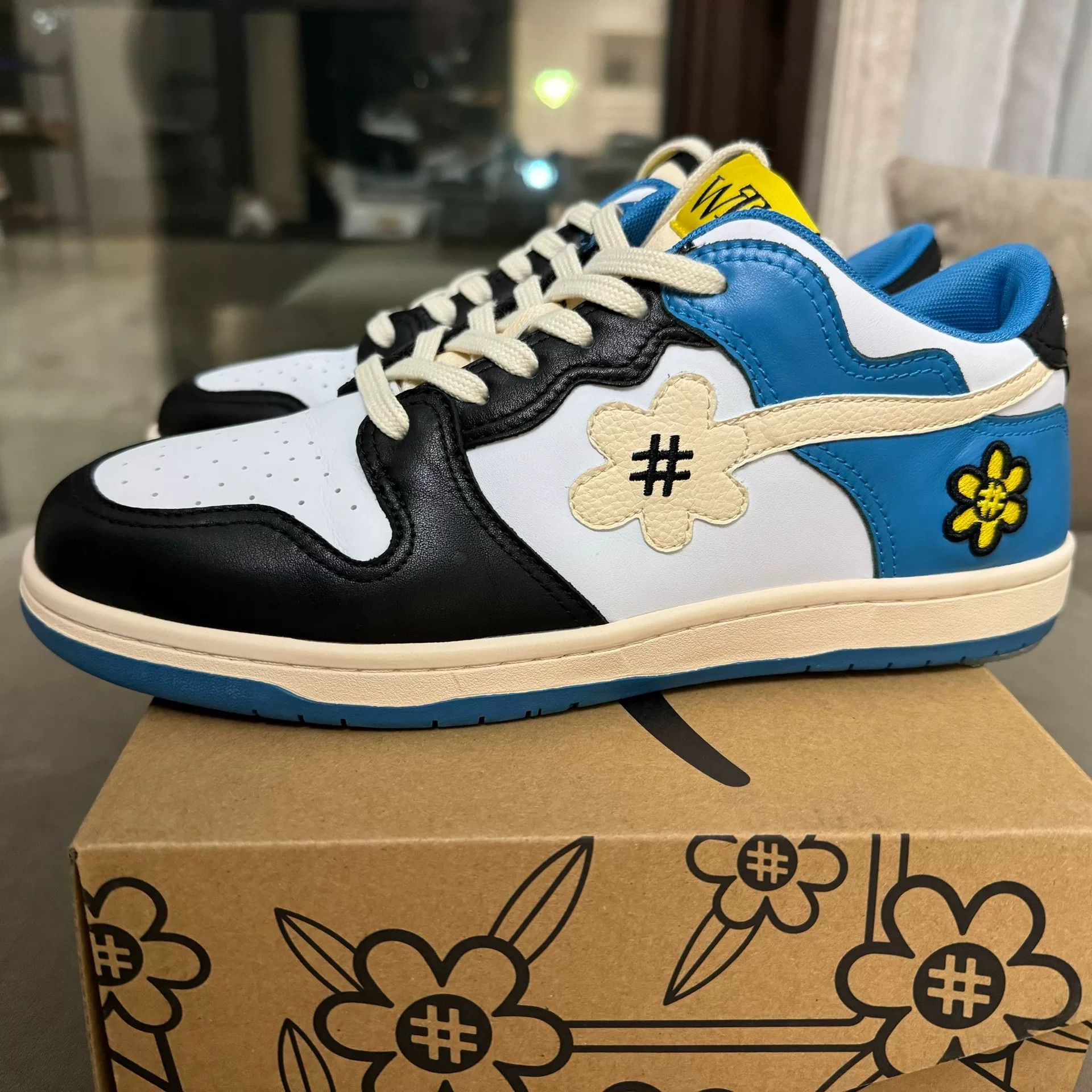 Houseplant Water The Plant Dunk Lightning Reverse Swoosh Size US 9 / EU 42 - 3 Thumbnail