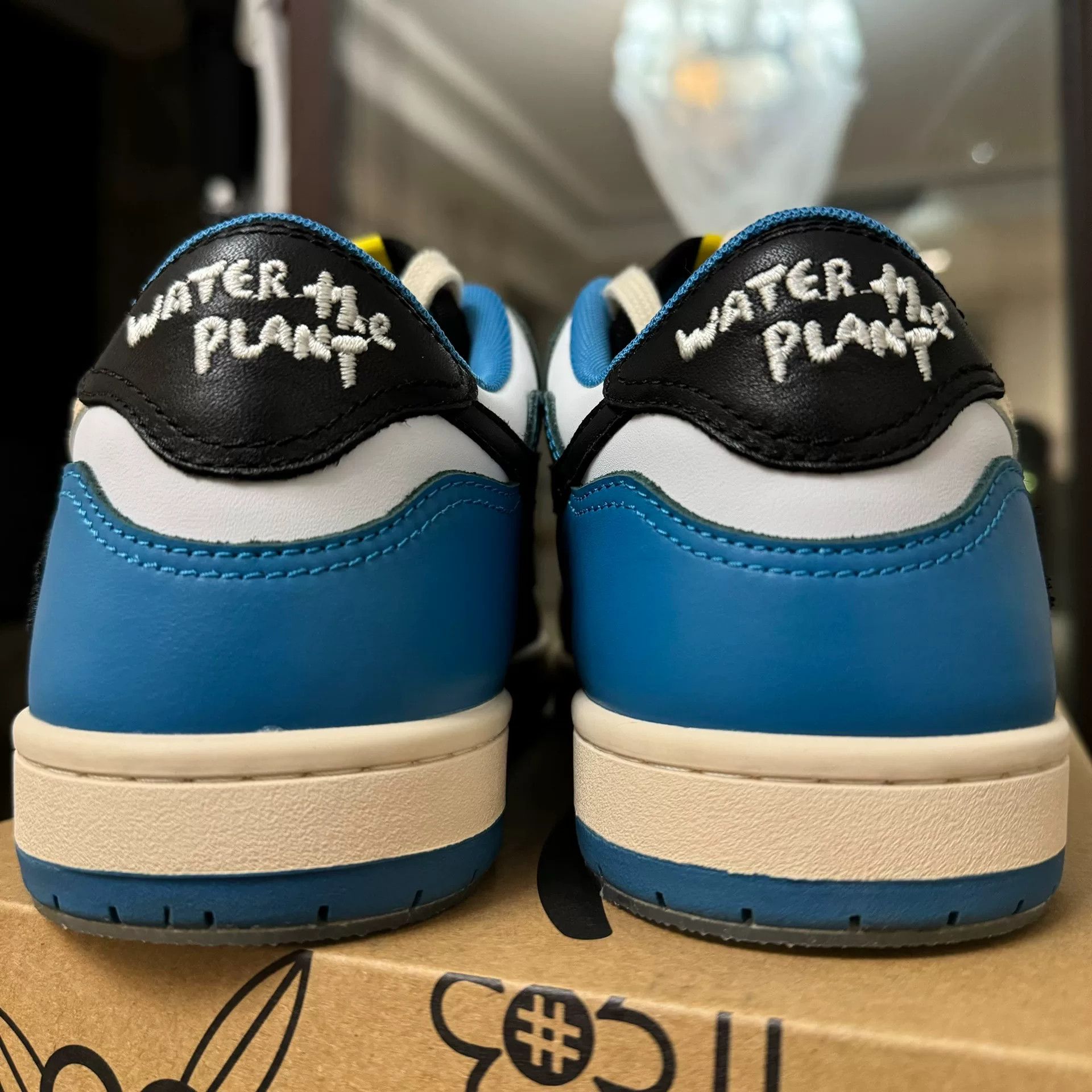 Houseplant Water The Plant Dunk Lightning Reverse Swoosh Size US 9 / EU 42 - 4 Thumbnail