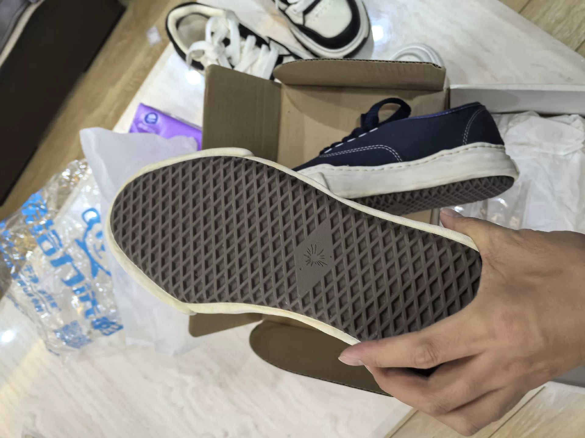 Other Other Shoes Low Top High Top Basketball Size US M / EU 48-50 / 2 - 6 Thumbnail