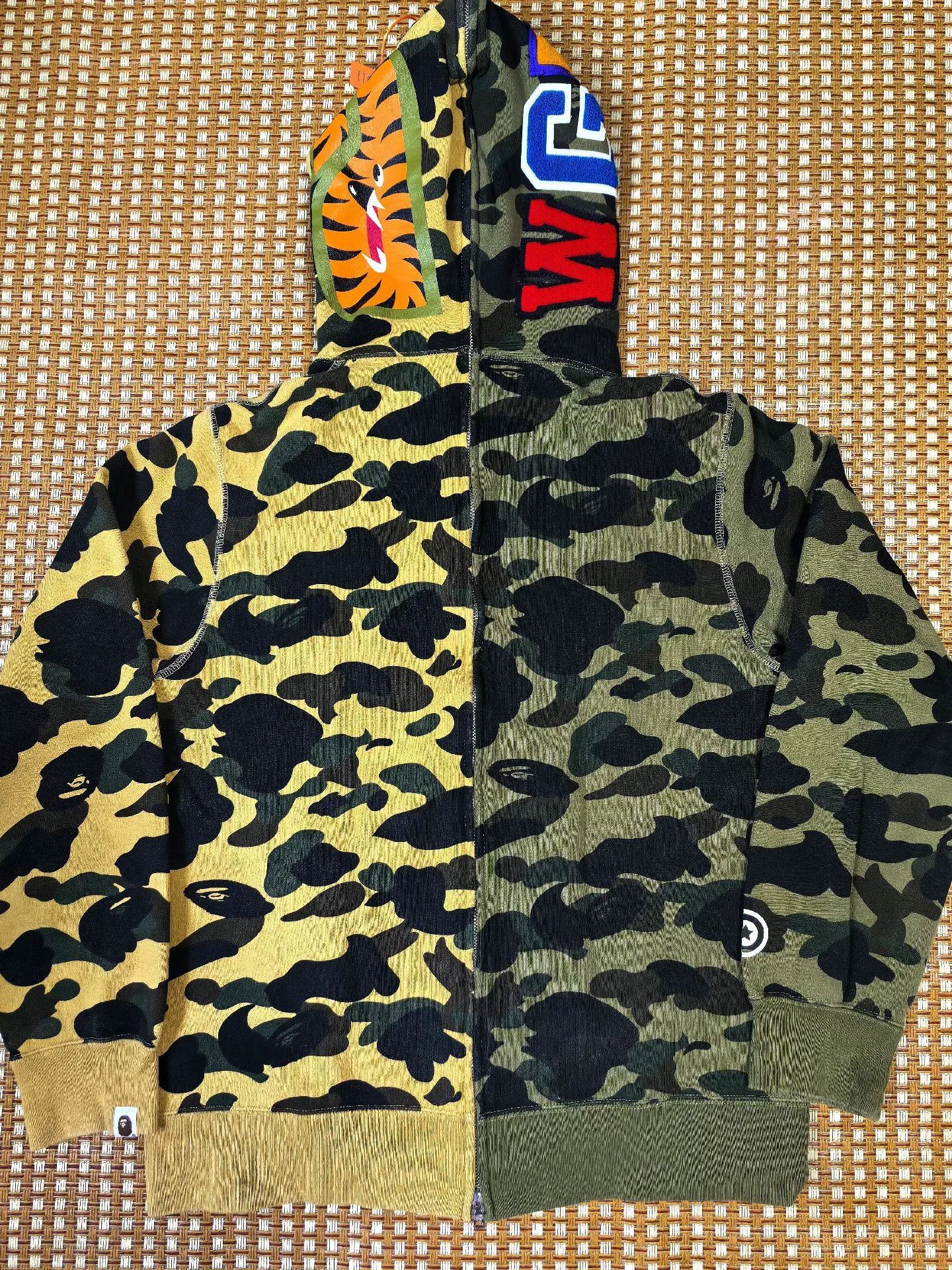 Bape Bape Yellow Shark Sweatshirt Pullover Size US L / EU 52-54 / 3 - 2 Thumbnail