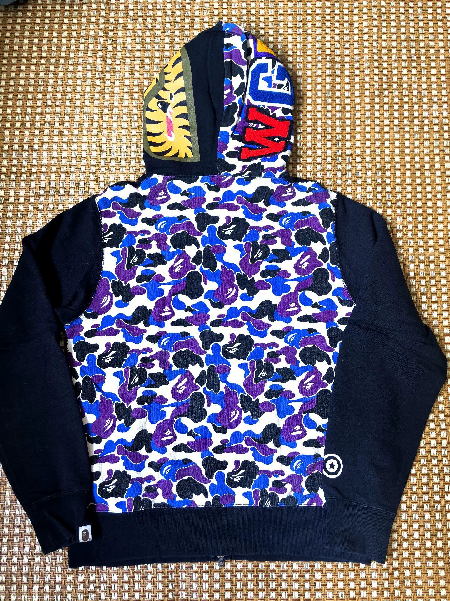 Bape Bape Multi Shark Sweatshirt Pullover Size US L / EU 52-54 / 3 - 2 Thumbnail