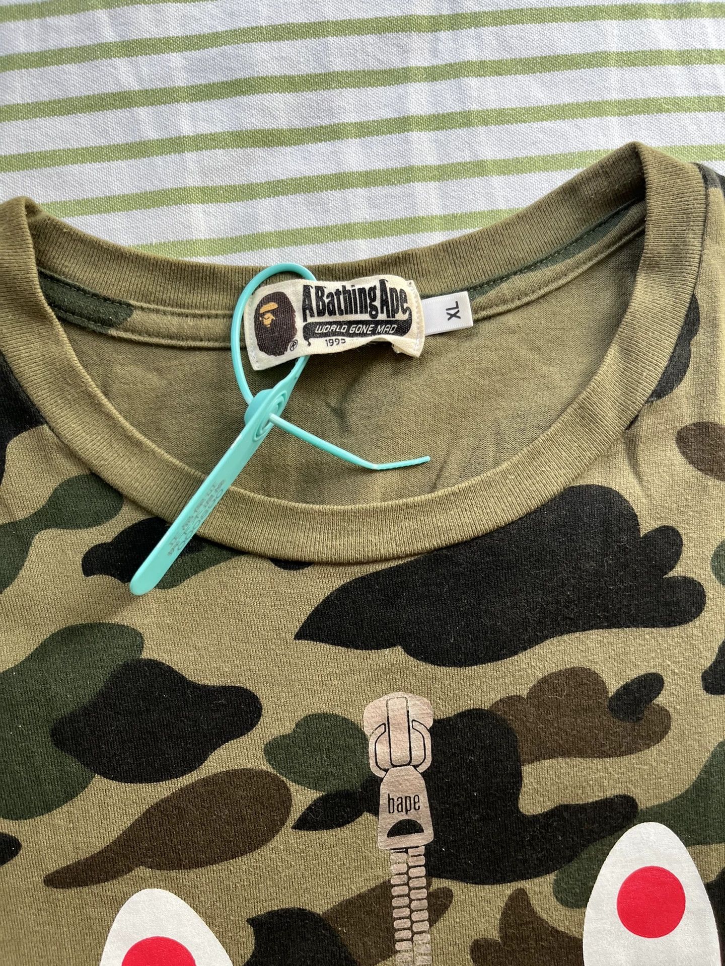 Bape Bape Green Shark T-Shirt Casual Size US XL / EU 56 / 4 - 2 Thumbnail