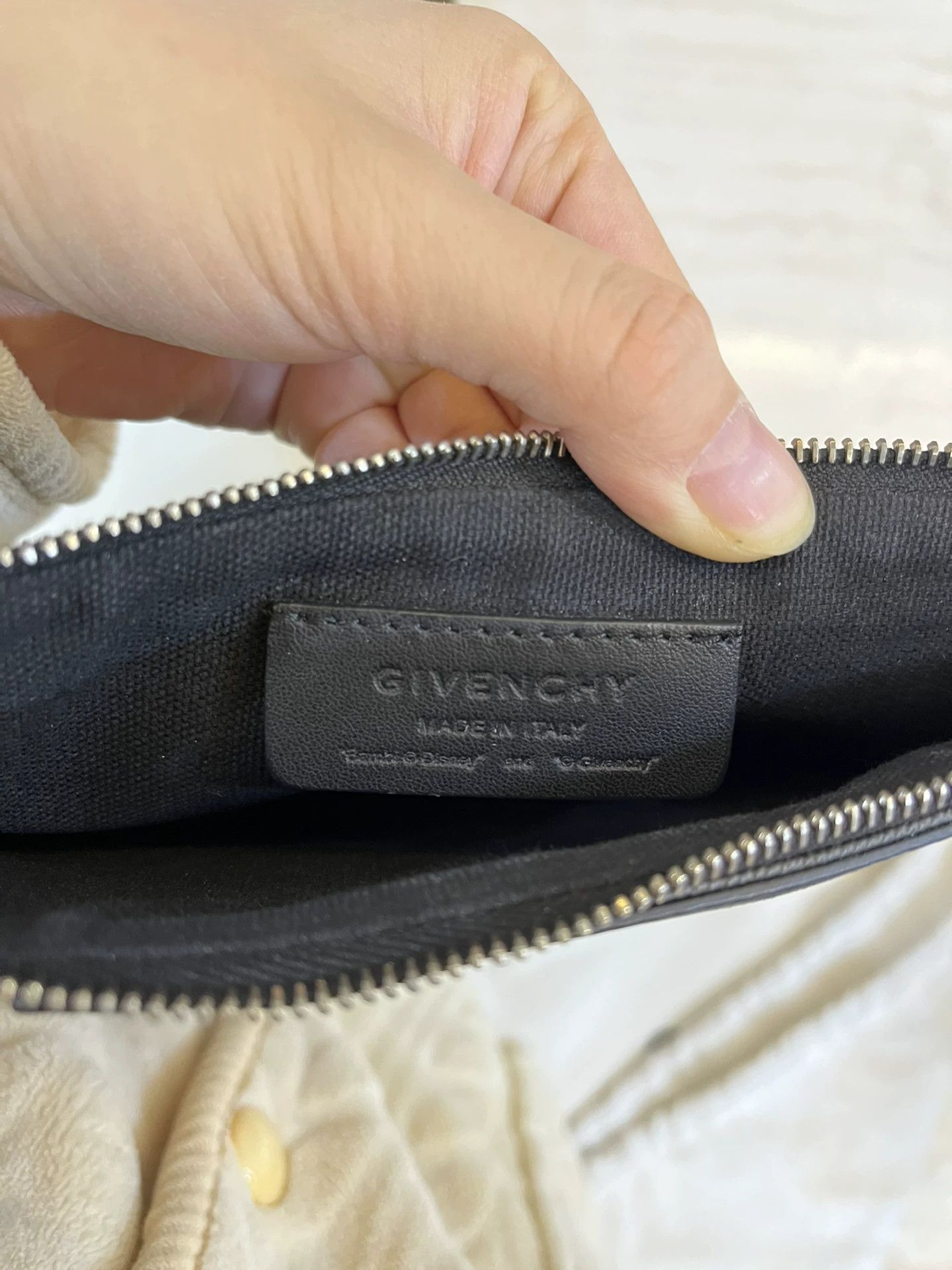 Givenchy Givenchy Item Designer Casual Streetwear Size ONE SIZE - 4 Thumbnail