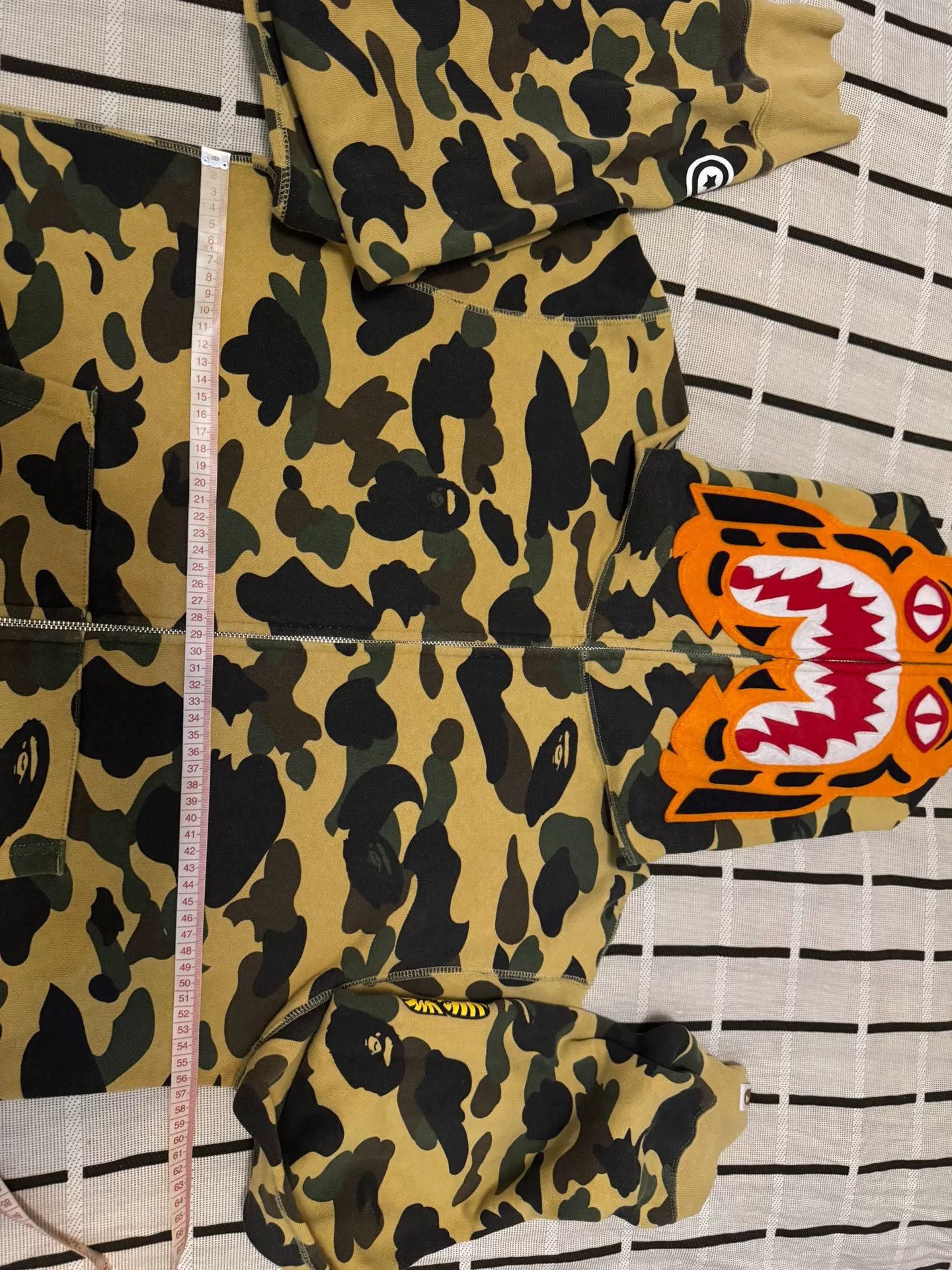 Bape Bape Tiger Camo Yellow Light Jacket XL Men Size US XL / EU 56 / 4 - 8 Thumbnail