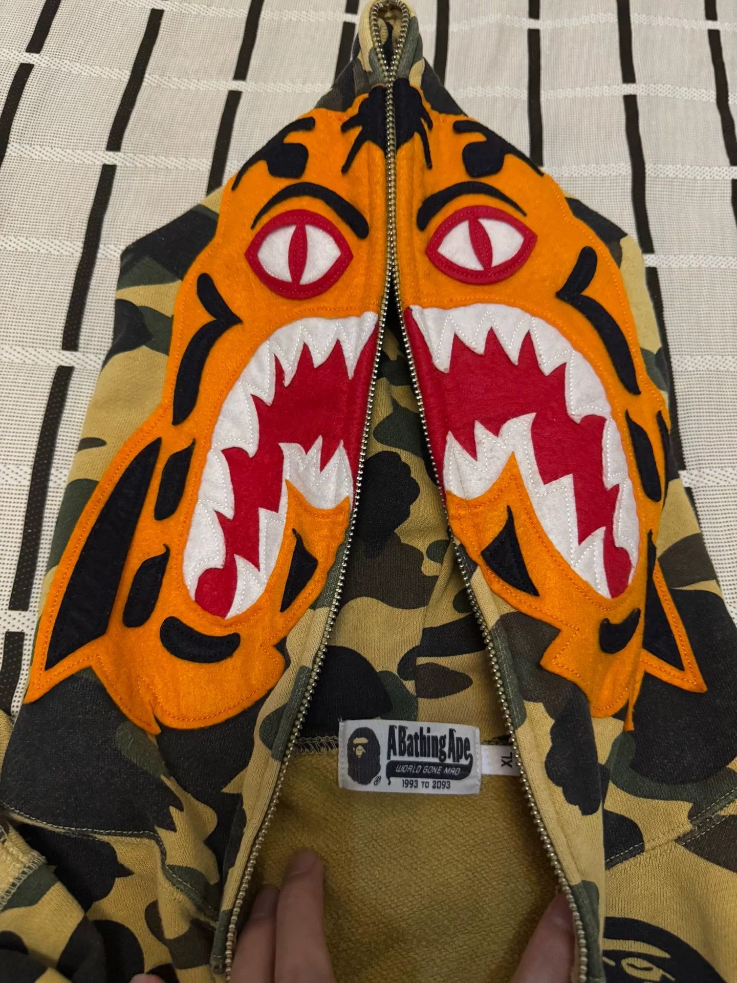Bape Bape Tiger Camo Yellow Light Jacket XL Men Size US XL / EU 56 / 4 - 3 Thumbnail