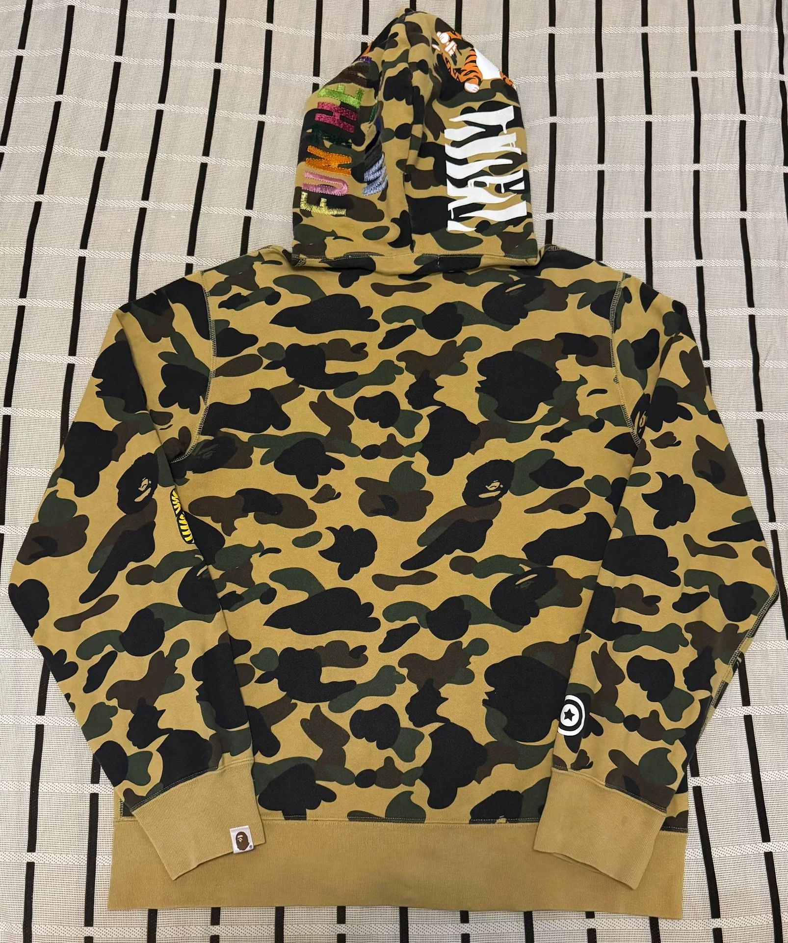 Bape Bape Tiger Camo Yellow Light Jacket XL Men Size US XL / EU 56 / 4 - 2 Thumbnail