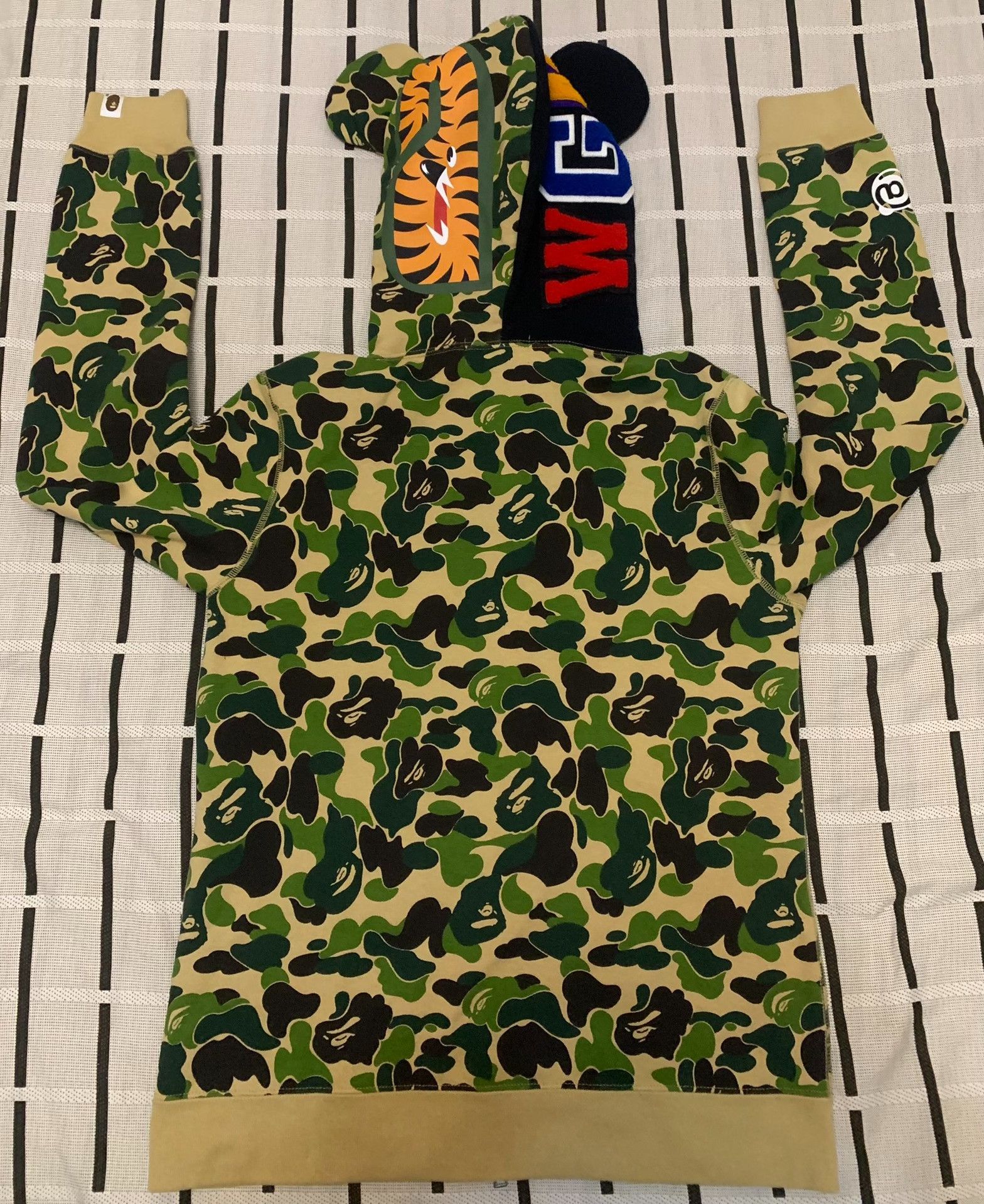 Bape Bape Shark Camo Green Light Jacket S Men Size US S / EU 44-46 / 1 - 2 Thumbnail