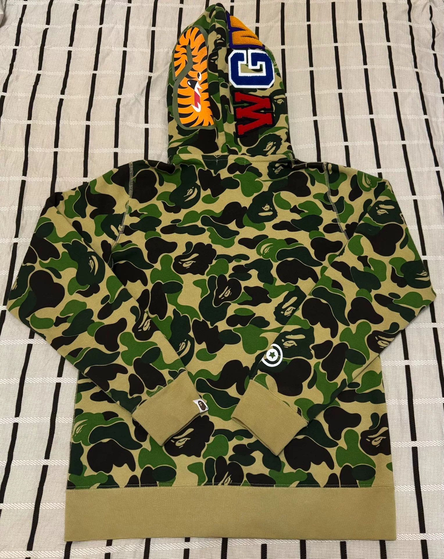 Bape Bape Shark Camo Green Light Jacket M Men Size US M / EU 48-50 / 2 - 2 Thumbnail