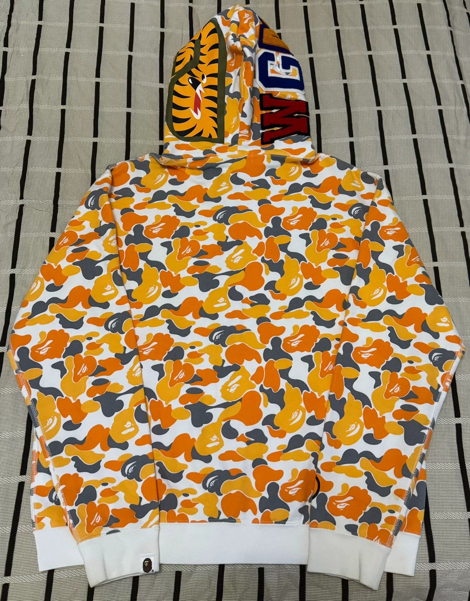 Bape Bape Limited Shark Yellow Hoodie L Men Size US L / EU 52-54 / 3 - 2 Thumbnail
