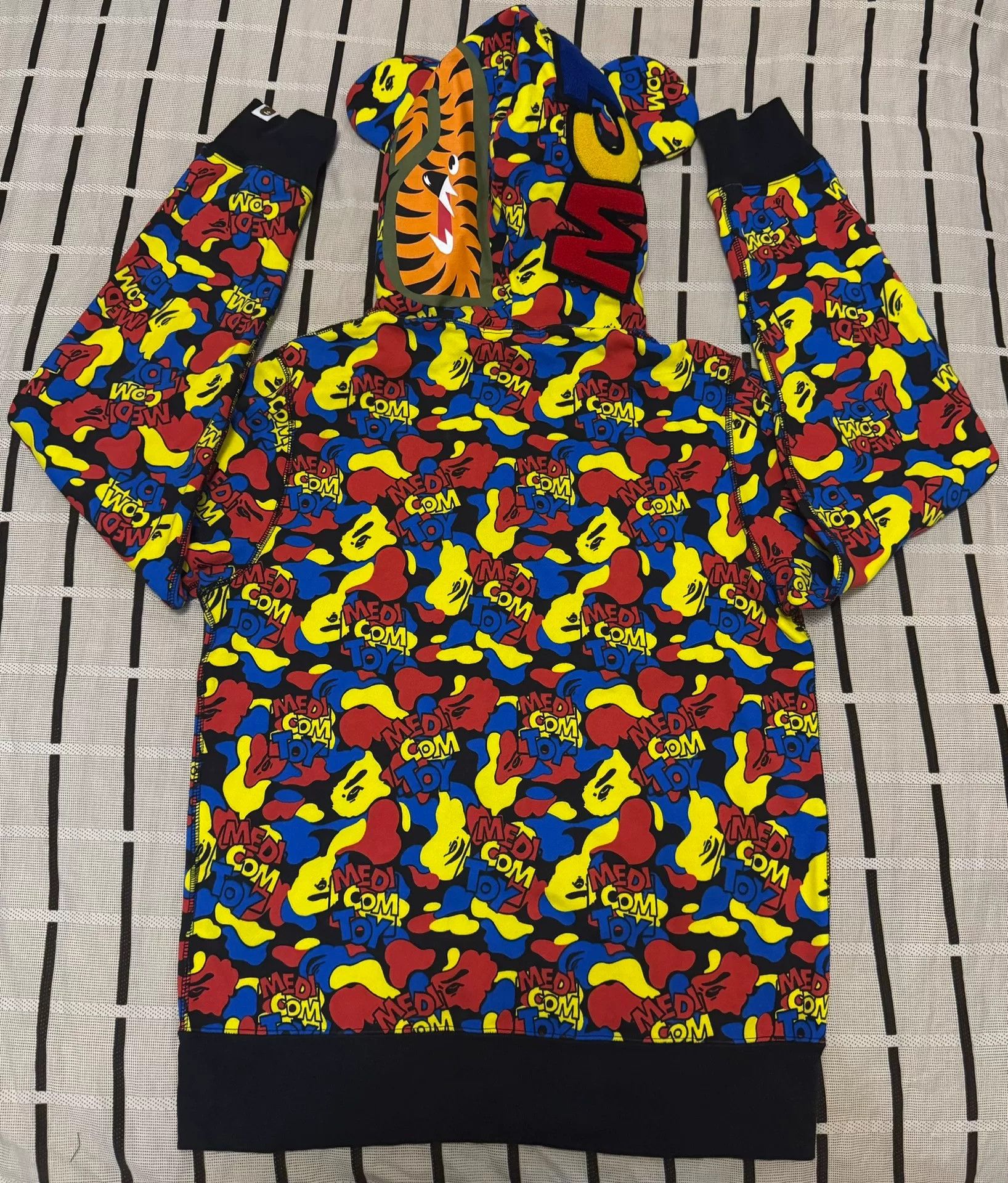 Bape Bape Shark Camo Light Jacket M Men Size US M / EU 48-50 / 2 - 3 Thumbnail
