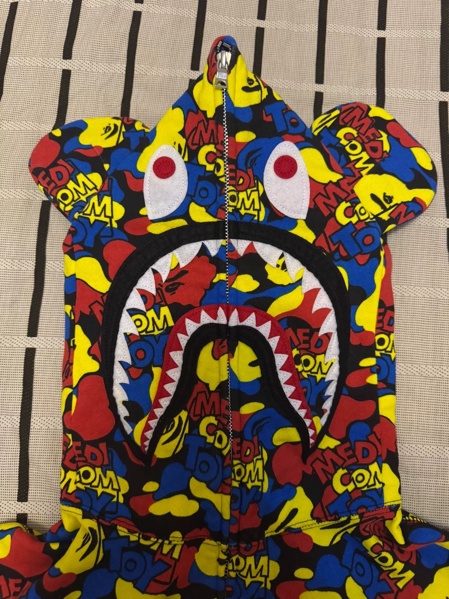 Bape Bape Shark Camo Light Jacket M Men Size US M / EU 48-50 / 2 - 2 Thumbnail