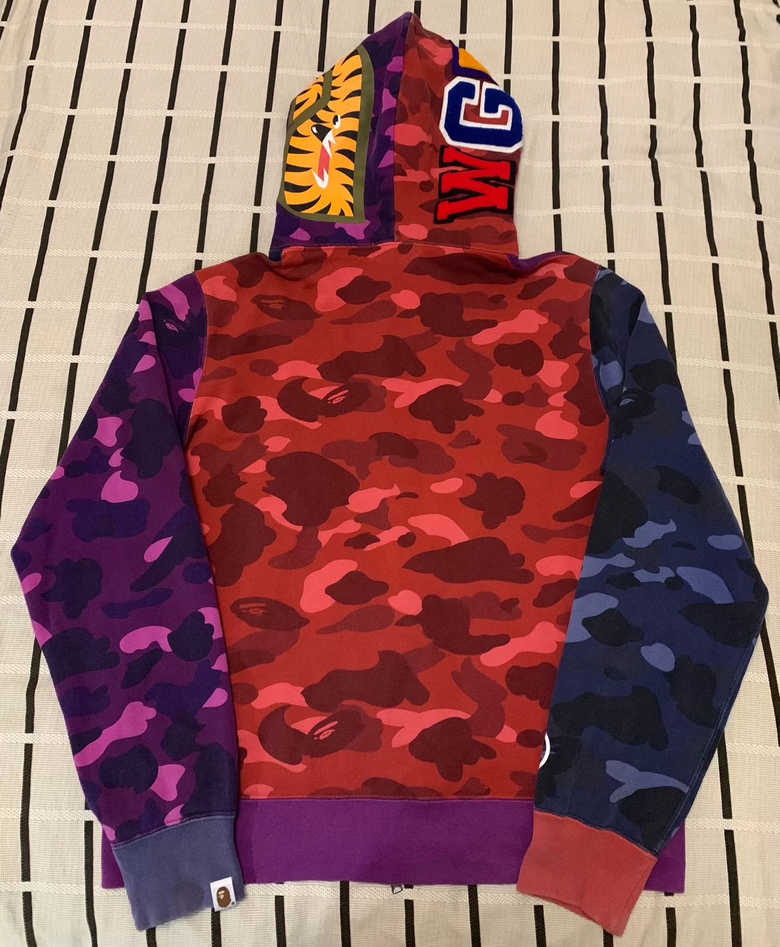 Bape Bape Shark Camo Multi Light Jacket L Men Size US L / EU 52-54 / 3 - 2 Thumbnail