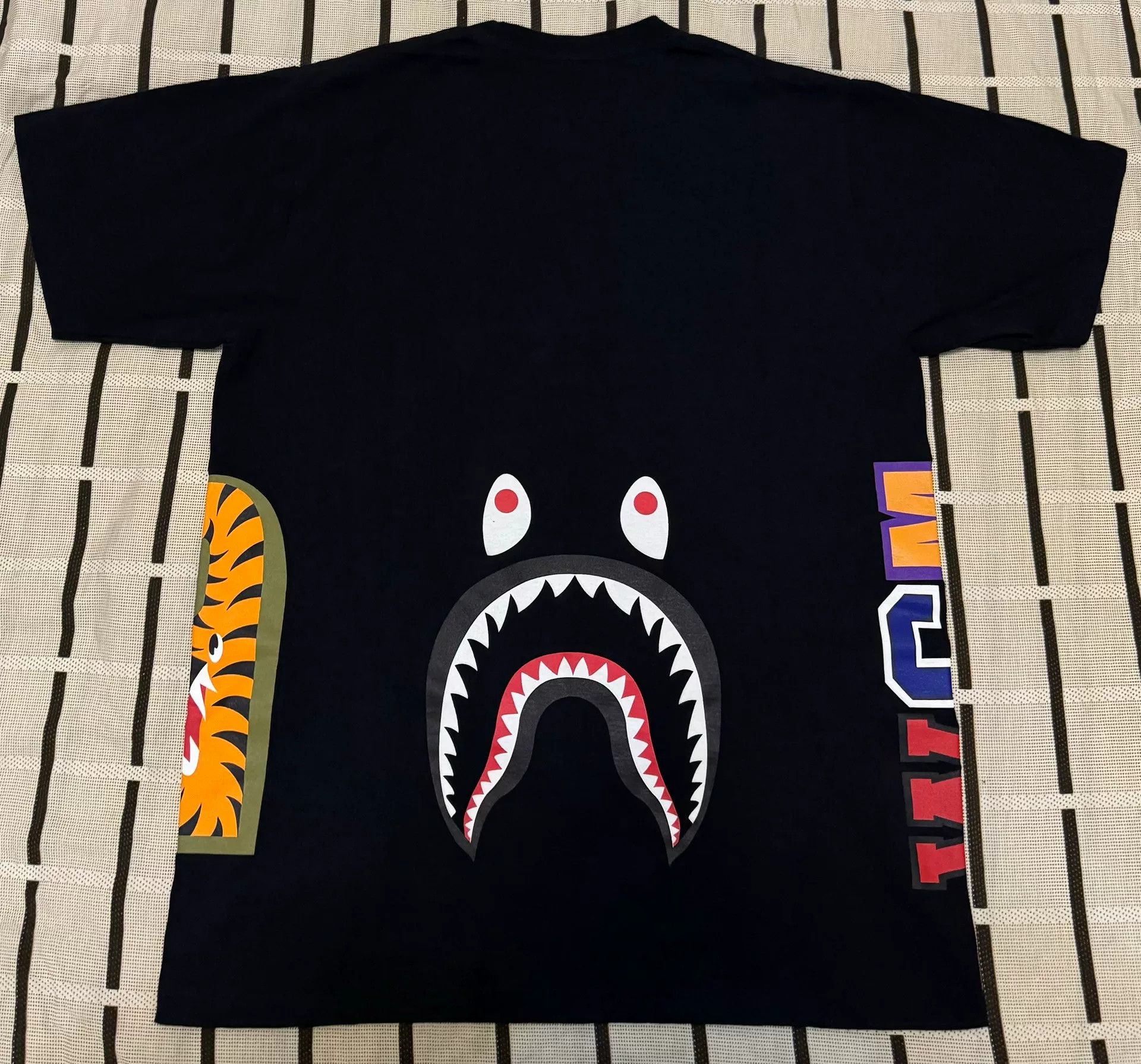 Bape Bape Shark T-Shirt M Men Size US M / EU 48-50 / 2 - 2 Thumbnail