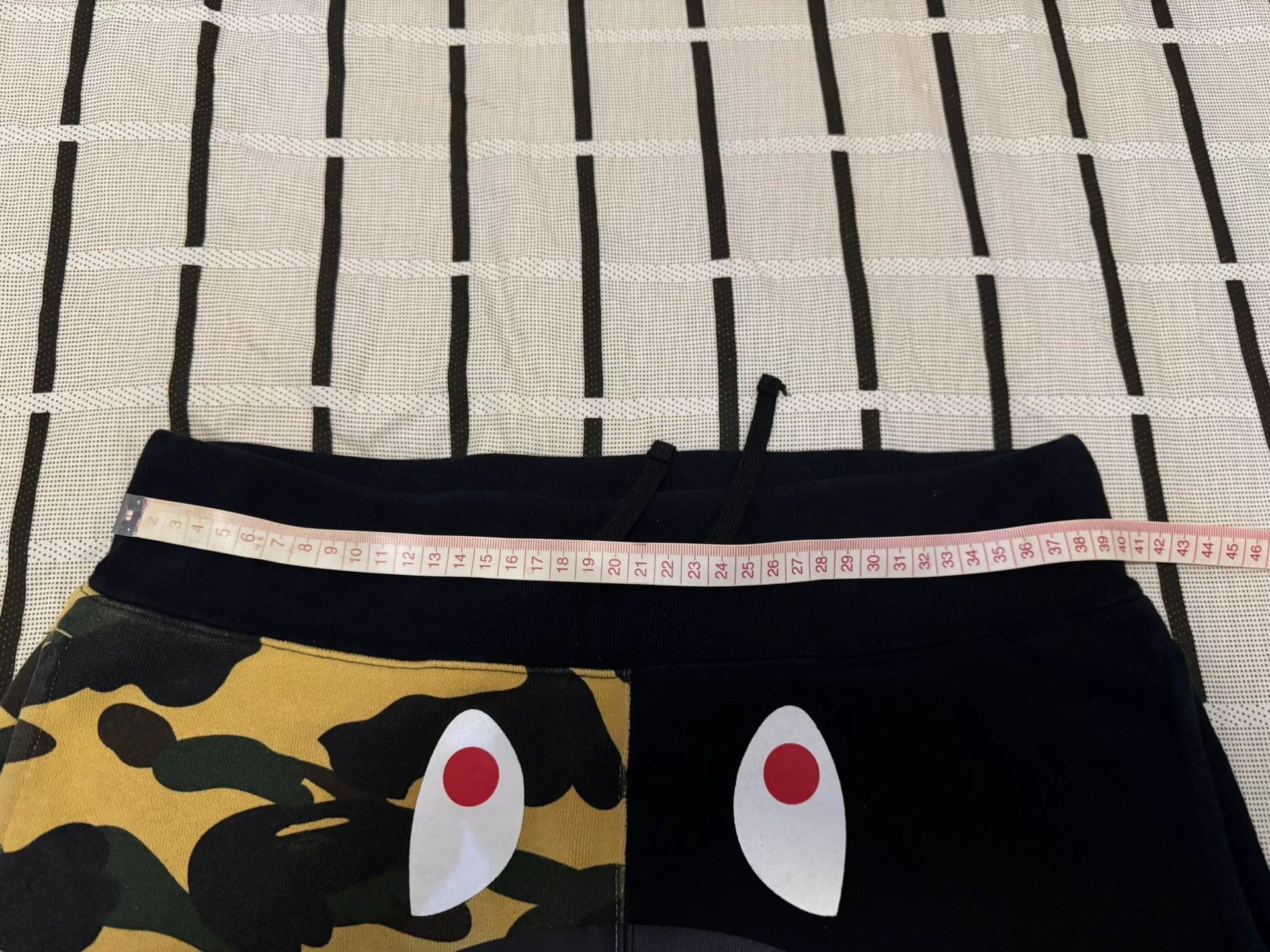 Bape Bape Shark Camo Yellow Shorts M Men Size US 32 / EU 48 - 9 Thumbnail