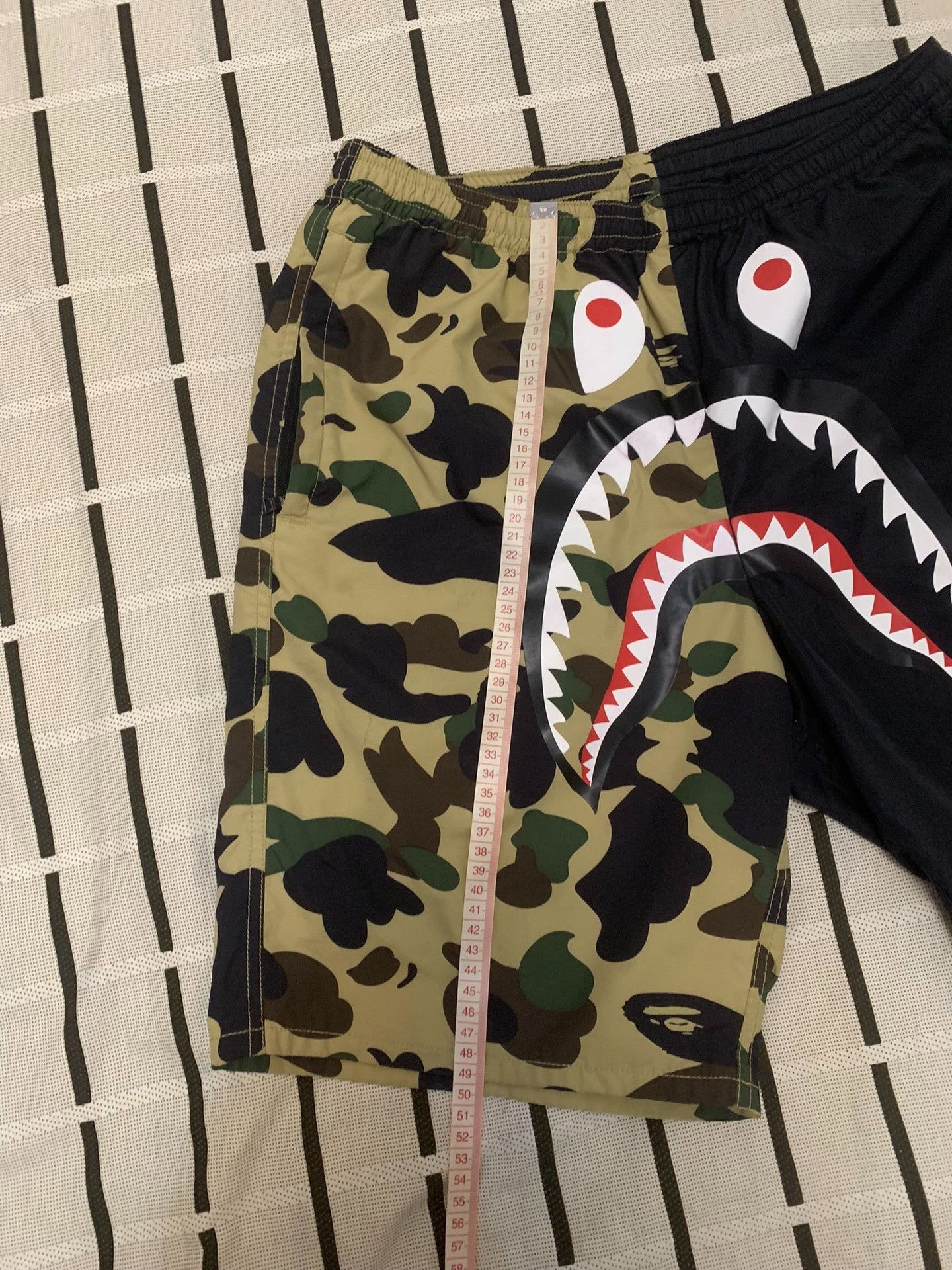 Bape Bape Shark Camo Multi Shorts L Men Size US 34 / EU 50 - 8 Thumbnail