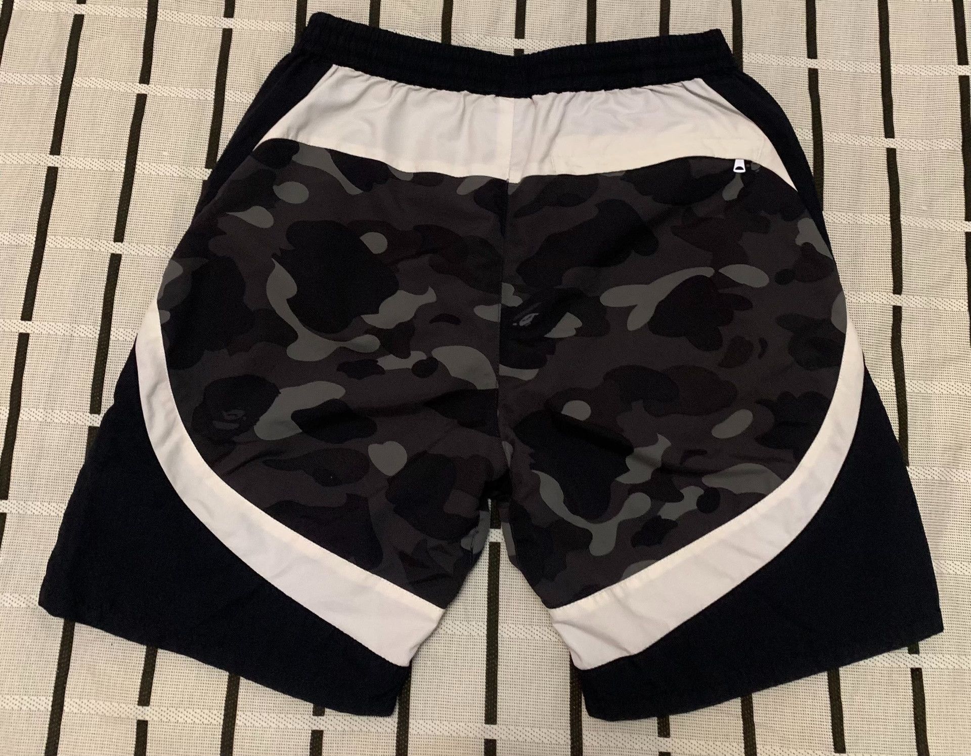 Bape Bape Camo Ape Head Gray Shorts S Men Size US 30 / EU 46 - 2 Thumbnail