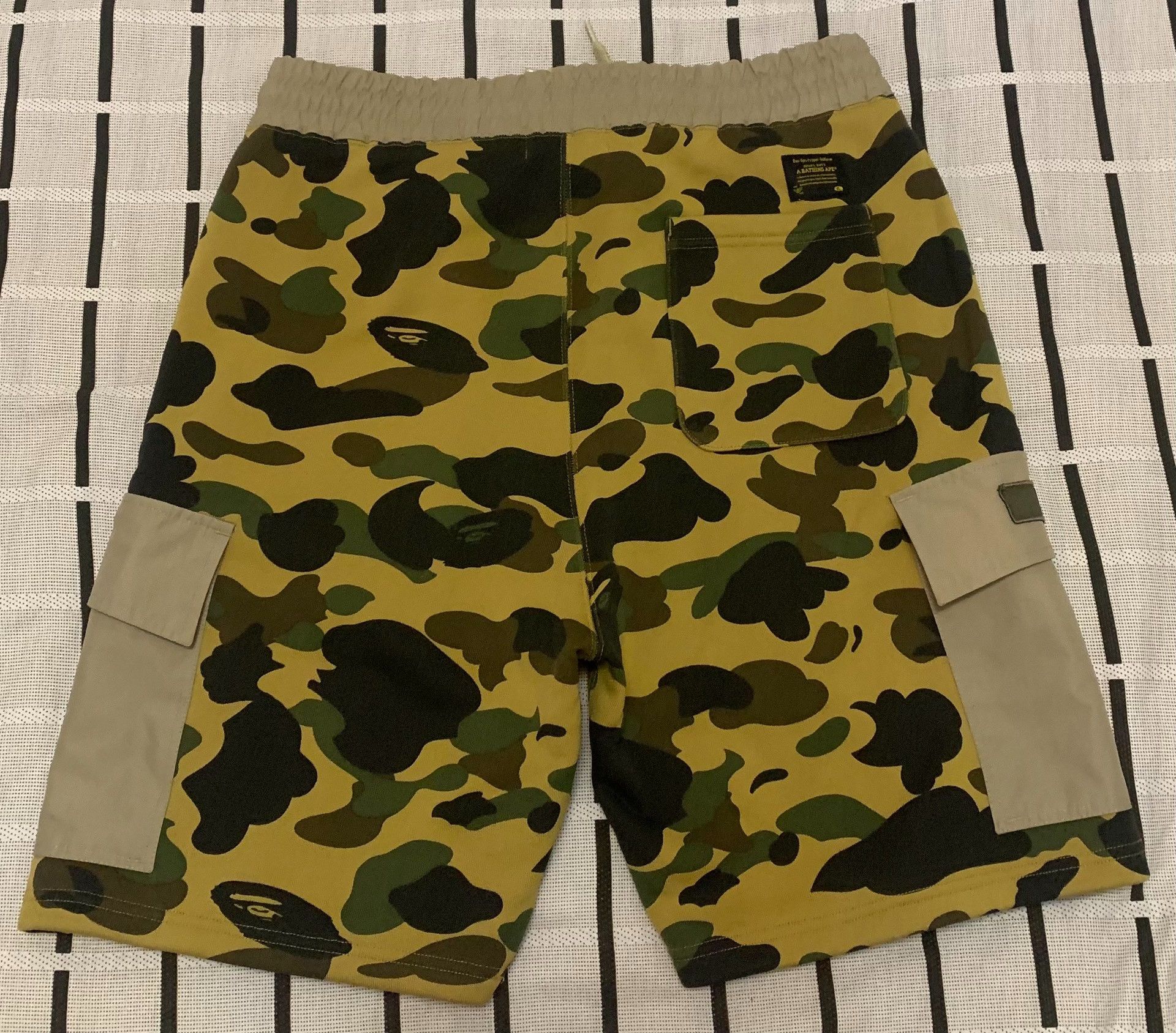 Bape Bape Camo Yellow Shorts L Men Size US 34 / EU 50 - 2 Thumbnail