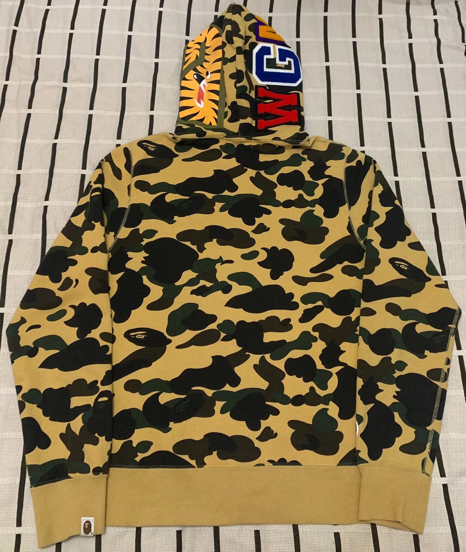 Bape Bape Shark Camo Yellow Light Jacket M Men Size US M / EU 48-50 / 2 - 2 Thumbnail