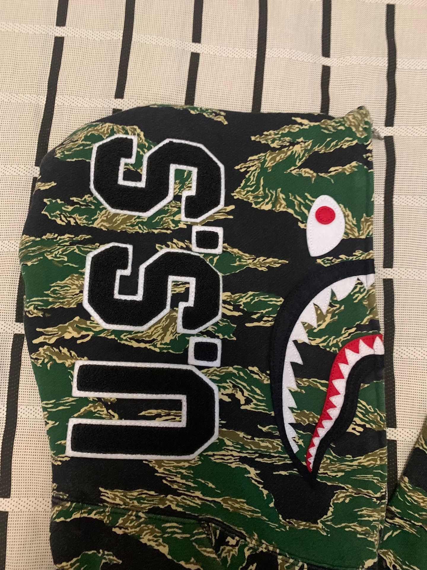 Bape Bape Shark Camo Light Jacket S Men Size US S / EU 44-46 / 1 - 3 Thumbnail