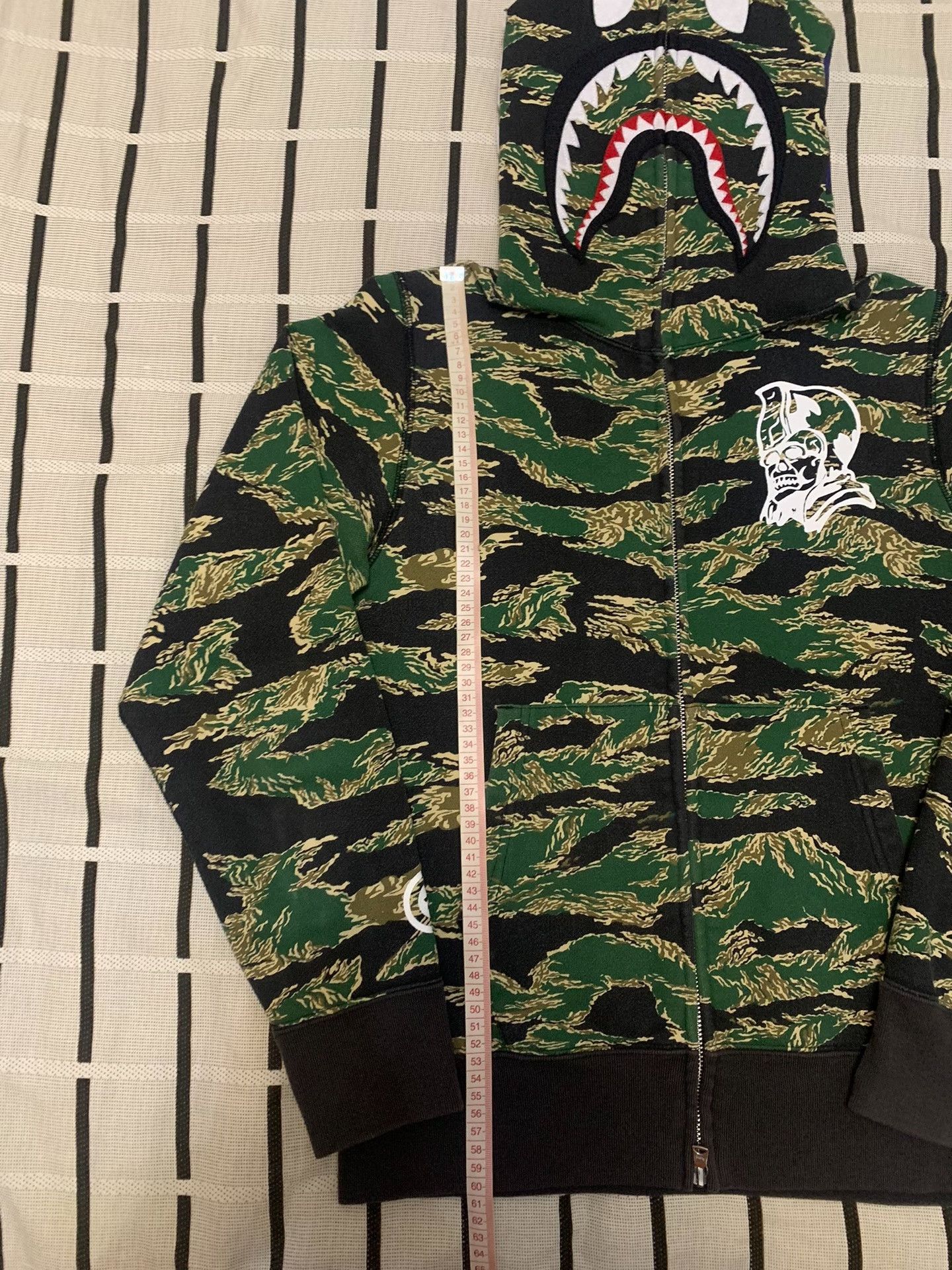 Bape Bape Shark Camo Light Jacket S Men Size US S / EU 44-46 / 1 - 7 Thumbnail