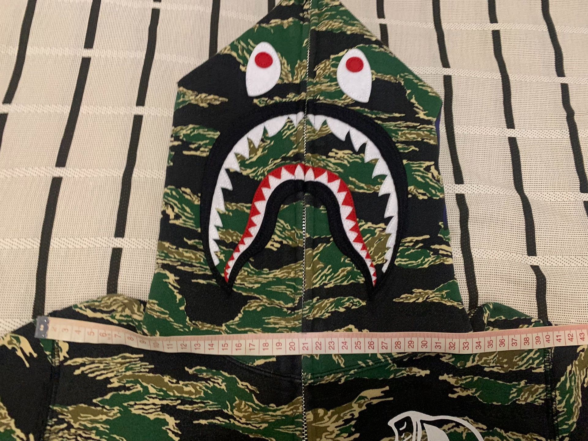 Bape Bape Shark Camo Light Jacket S Men Size US S / EU 44-46 / 1 - 9 Thumbnail