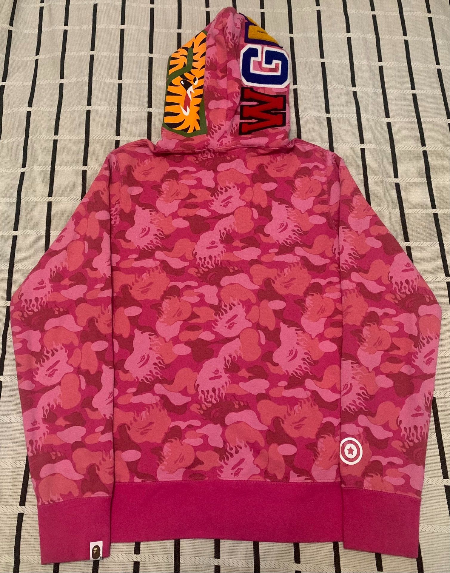 Bape Bape Shark Camo Red Light Jacket M Men Size US M / EU 48-50 / 2 - 2 Thumbnail