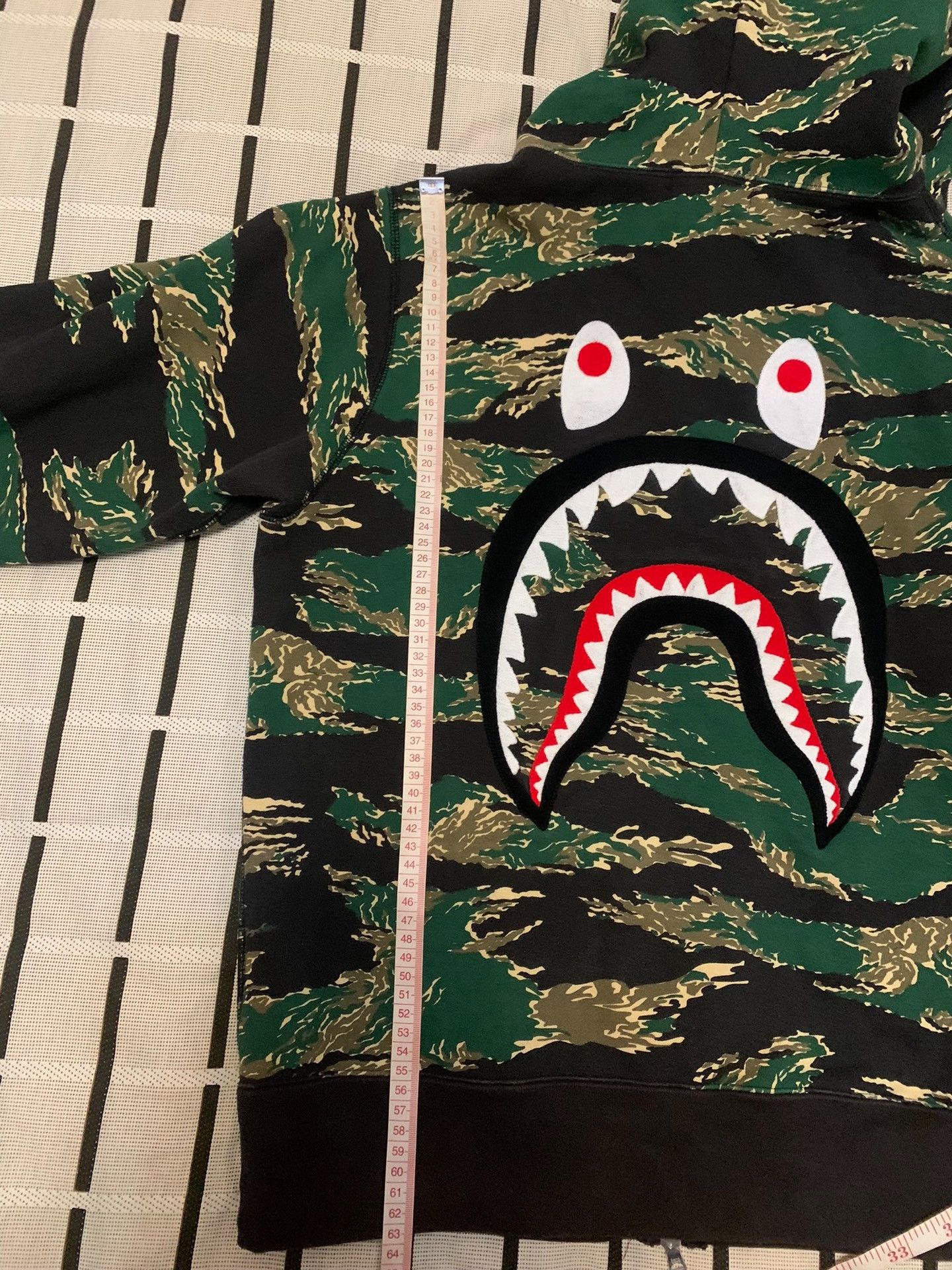 Bape Bape Shark Camo Hoodie M Men Size US M / EU 48-50 / 2 - 7 Thumbnail