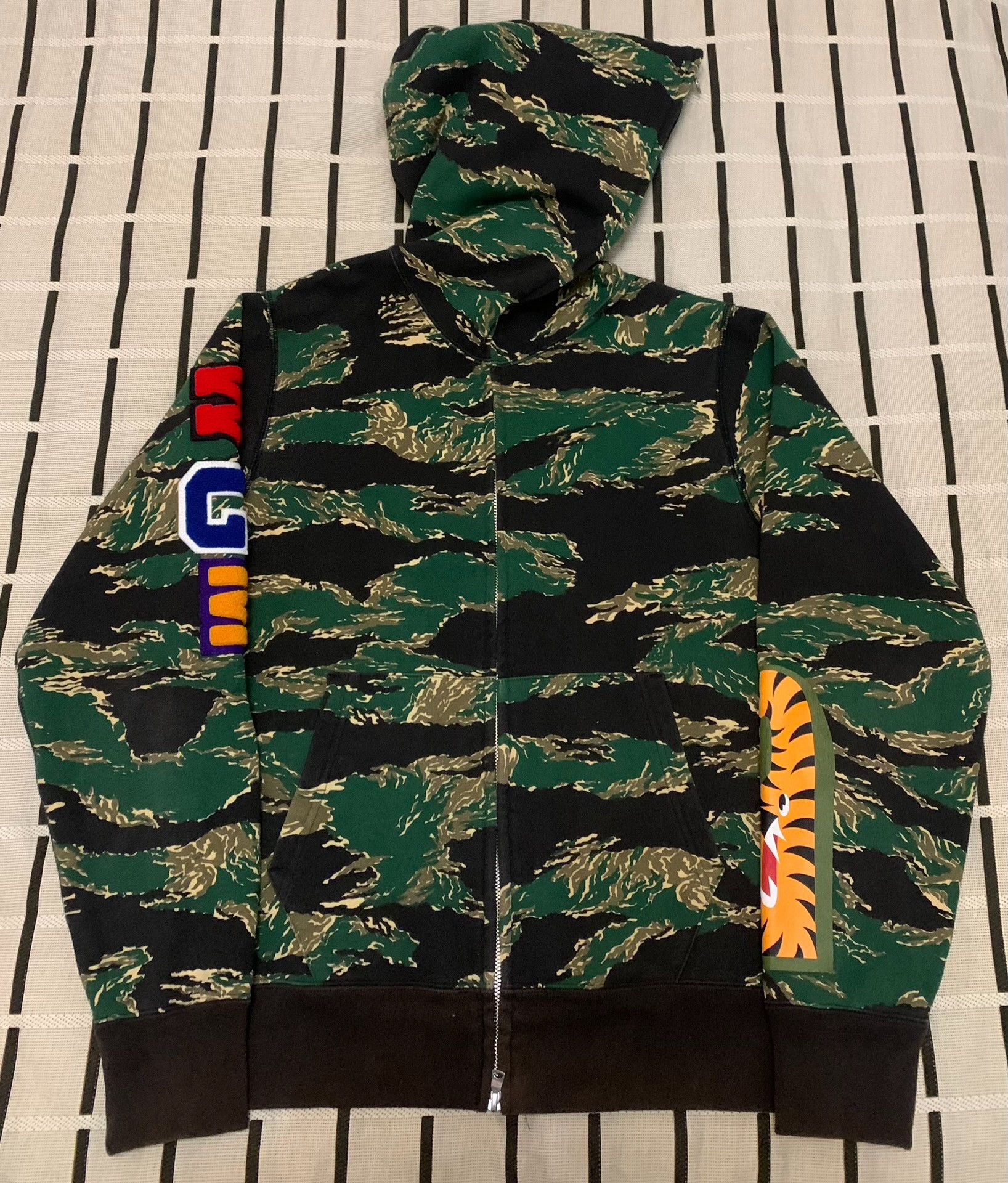 Bape Bape Shark Camo Hoodie M Men Size US M / EU 48-50 / 2 - 2 Thumbnail