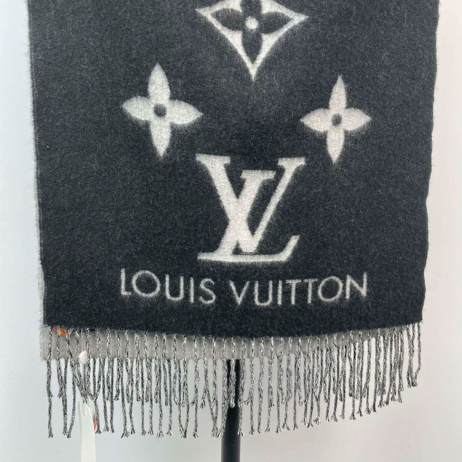 Louis Vuitton Louis Vuitton Wool Gray Scarf XS Men Size ONE SIZE - 6 Thumbnail