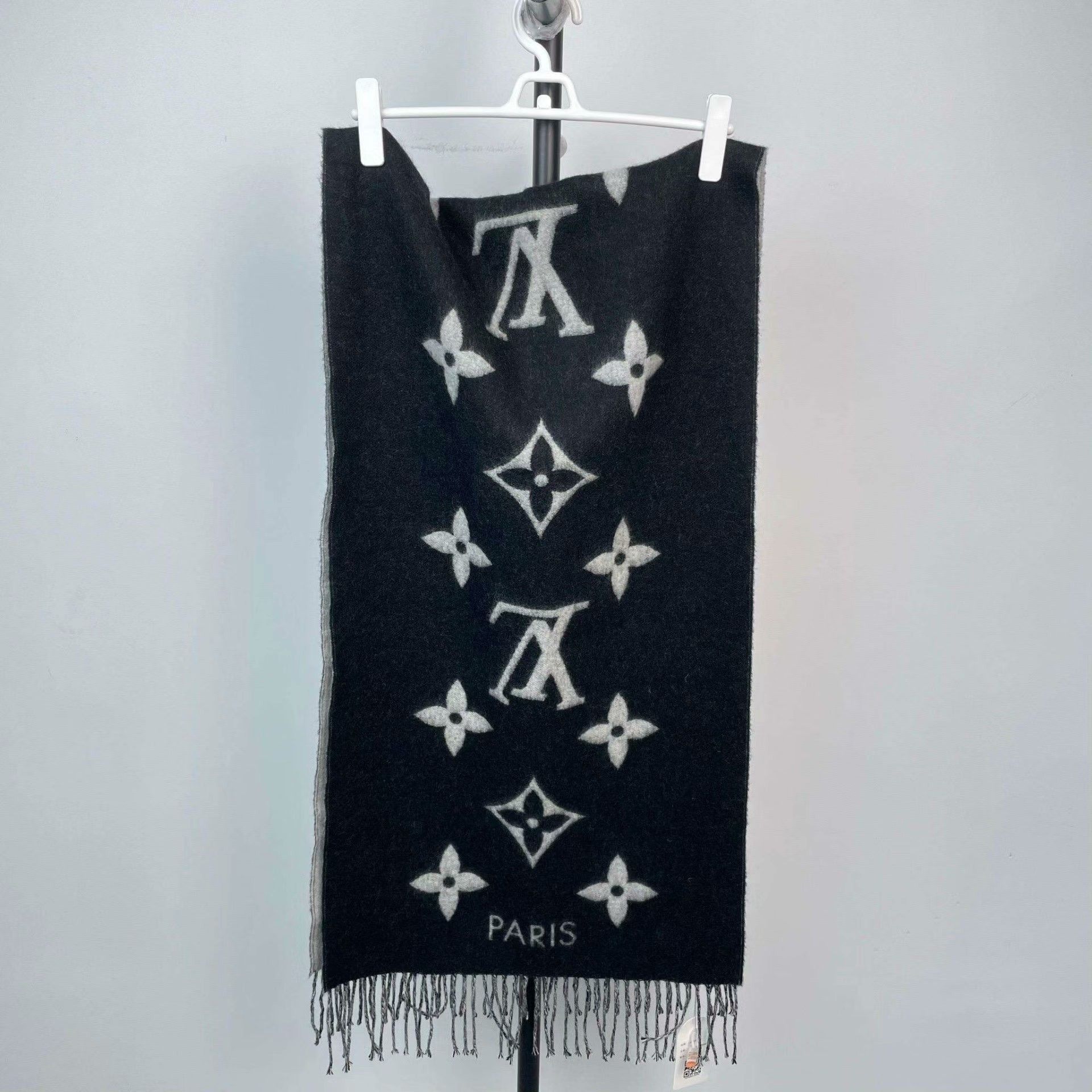 Louis Vuitton Louis Vuitton Wool Gray Scarf XS Men Size ONE SIZE - 3 Thumbnail