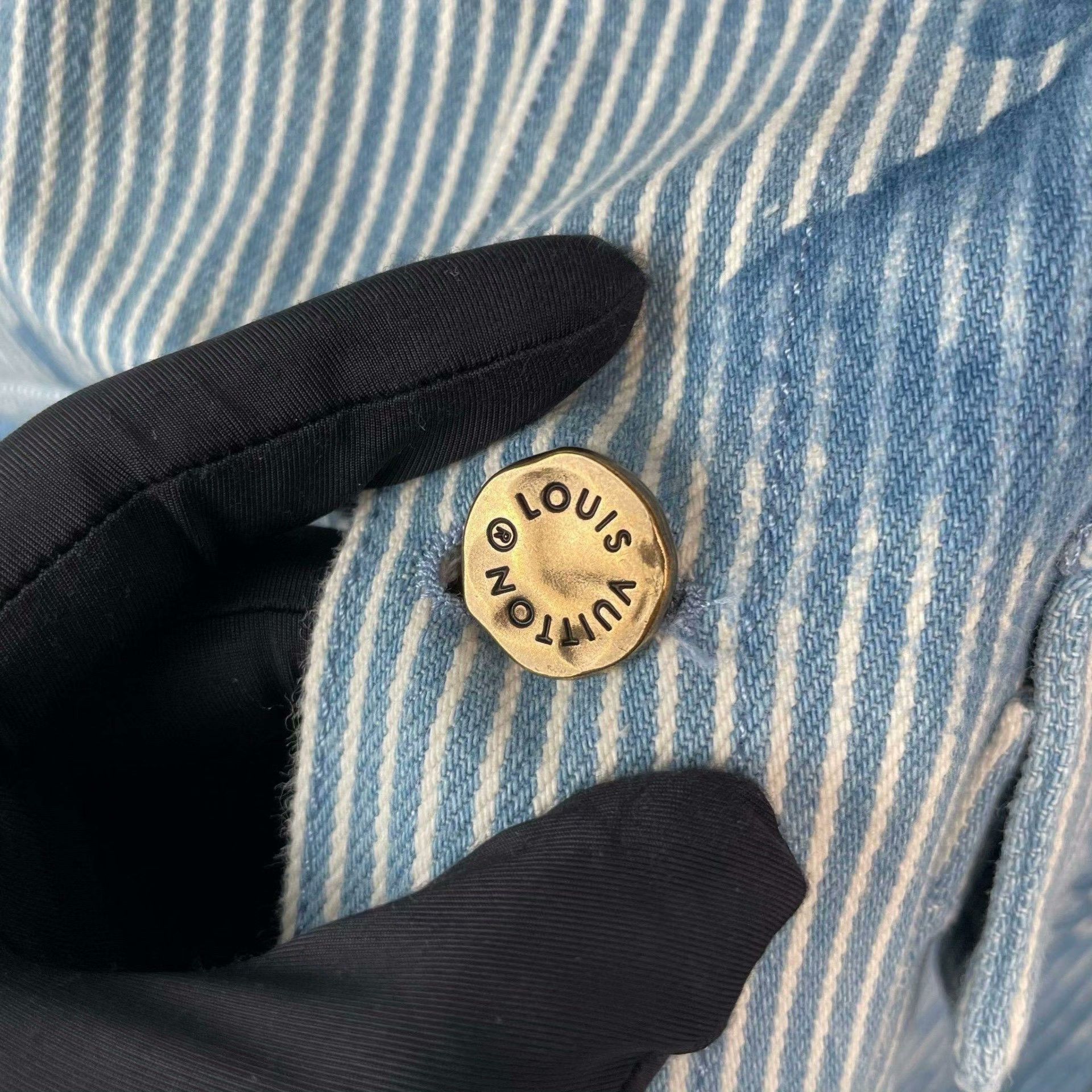 Louis Vuitton Louis Vuitton Denim Striped Blue Shirt L Men Size US L / EU 52-54 / 3 - 9 Thumbnail