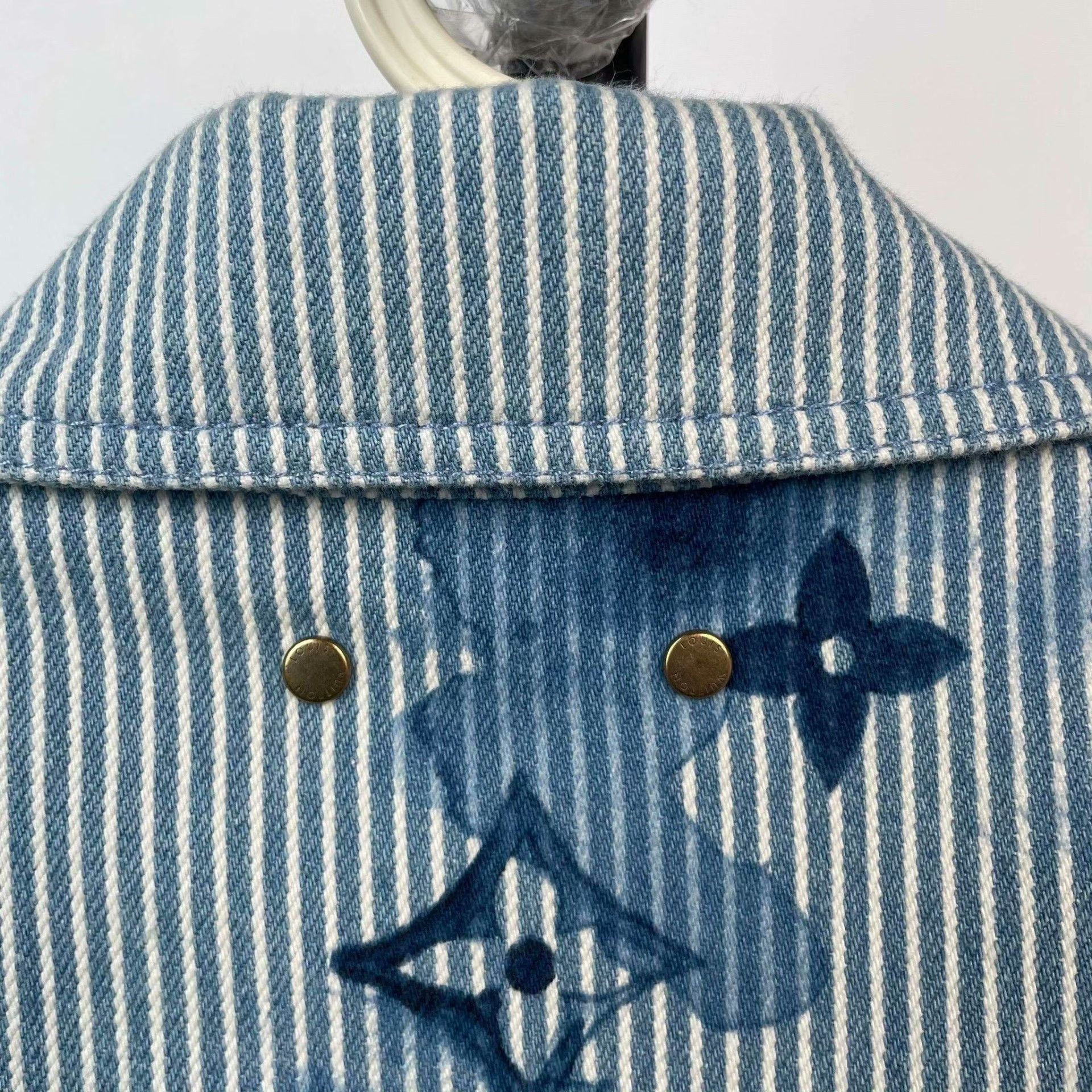Louis Vuitton Louis Vuitton Denim Striped Blue Shirt L Men Size US L / EU 52-54 / 3 - 8 Thumbnail