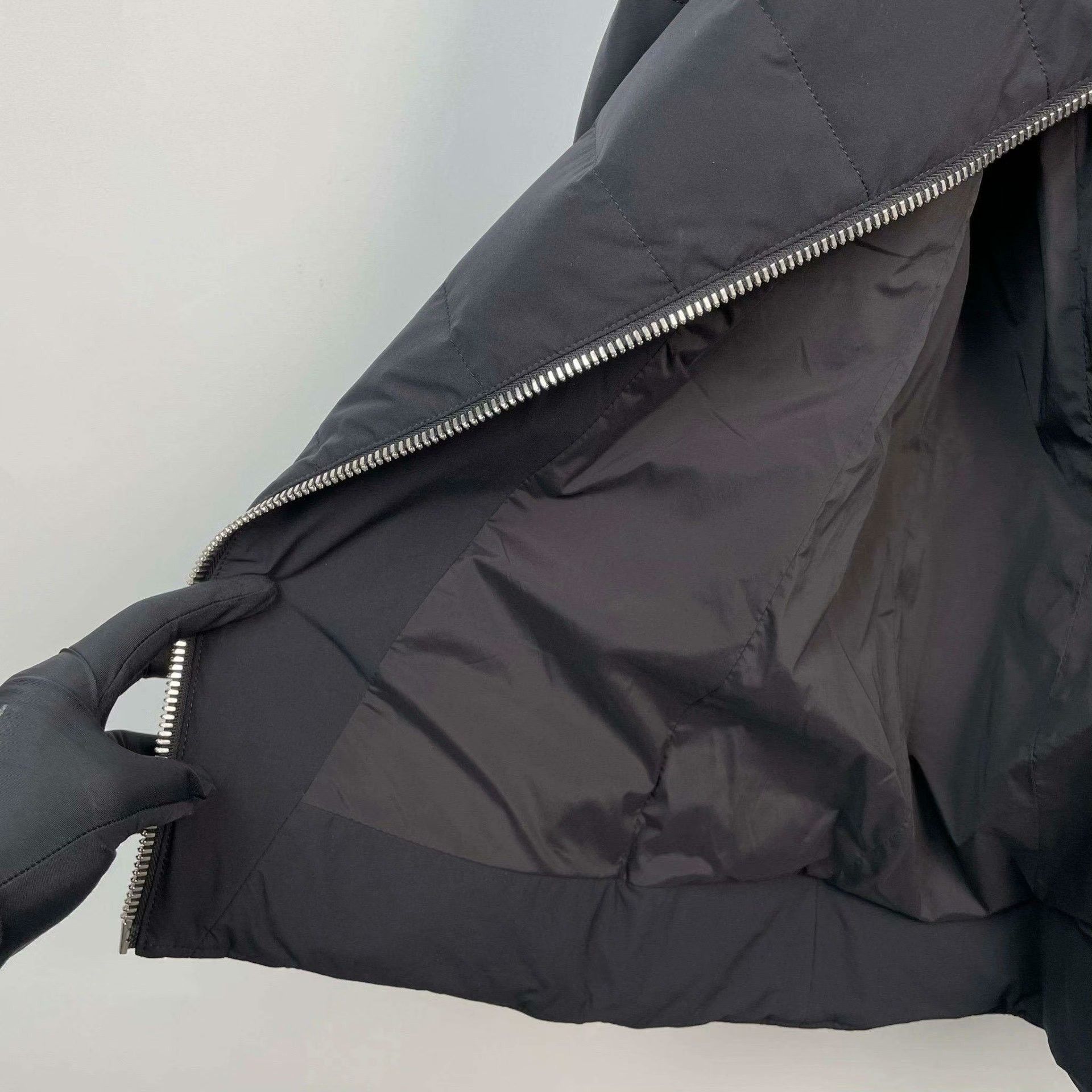 Gucci Gucci Cotton Black Down Jacket 42 Women Size M / US 6-8 / IT 42-44 - 8 Thumbnail