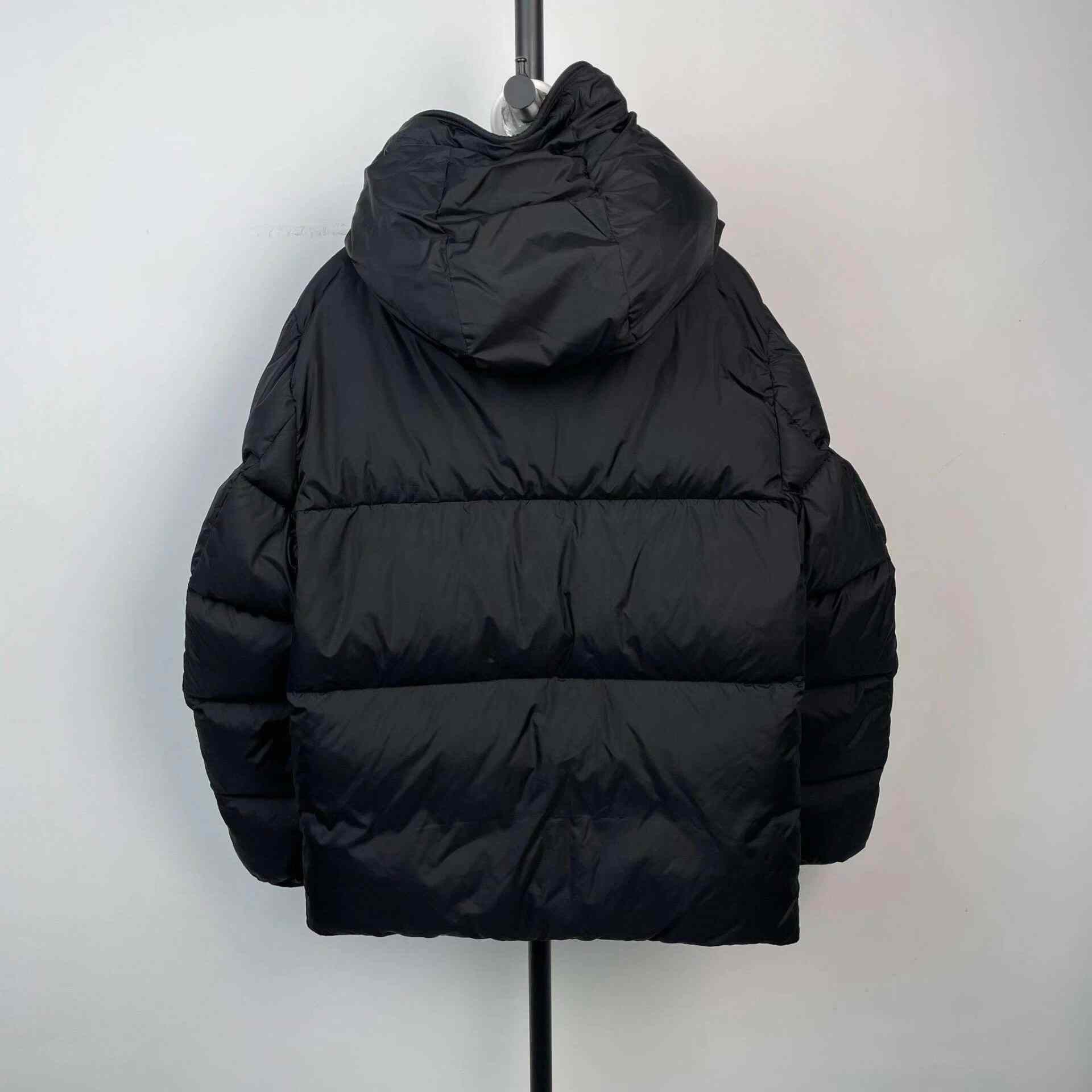 Moncler Moncler Down Black Heavy Coat L Men Size US L / EU 52-54 / 3 - 2 Thumbnail