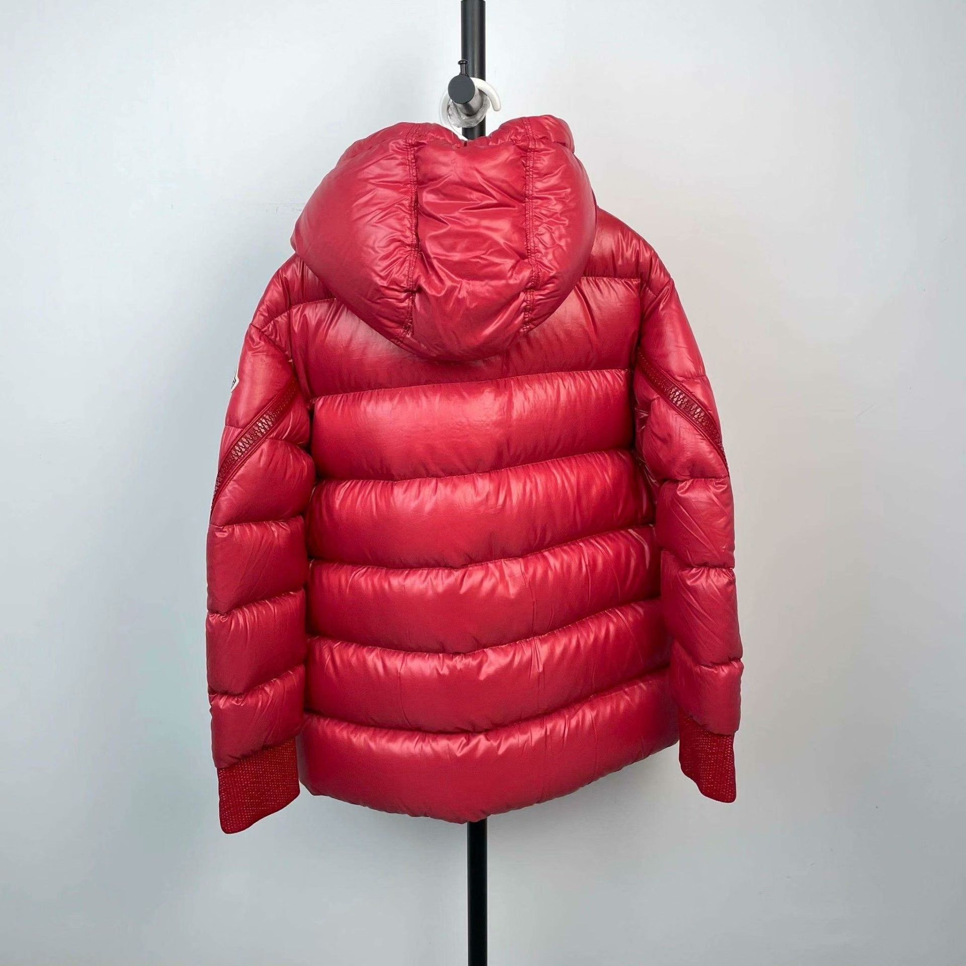 Moncler Moncler Down Red Down Jacket L Women Size L / US 10 / IT 46 - 2 Thumbnail