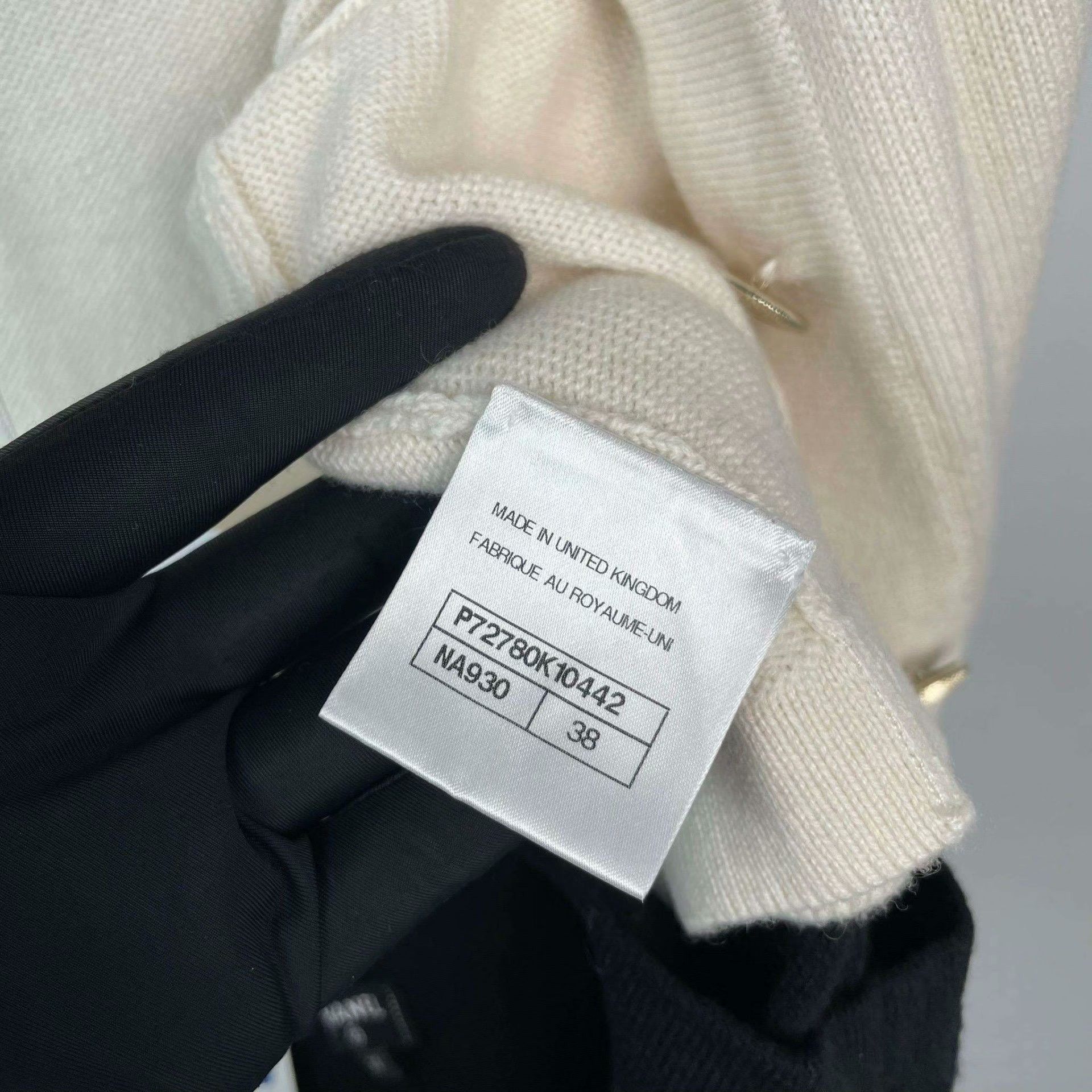 Chanel Chanel White Sweater S Women Size S / US 4 / IT 40 - 5 Thumbnail