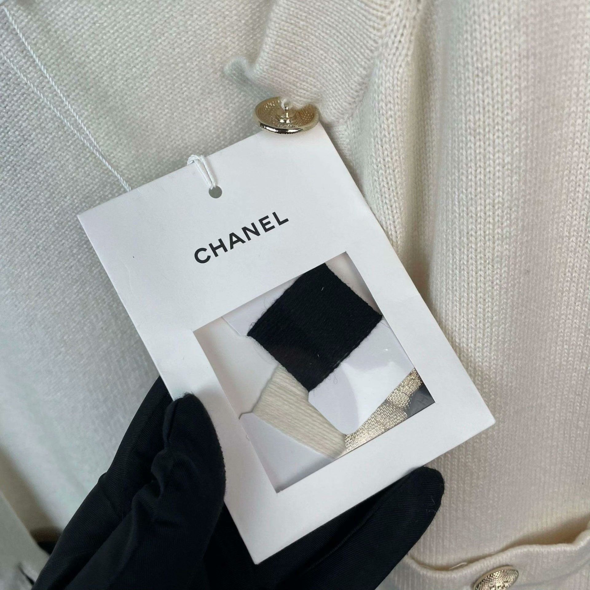 Chanel Chanel White Sweater S Women Size S / US 4 / IT 40 - 7 Thumbnail