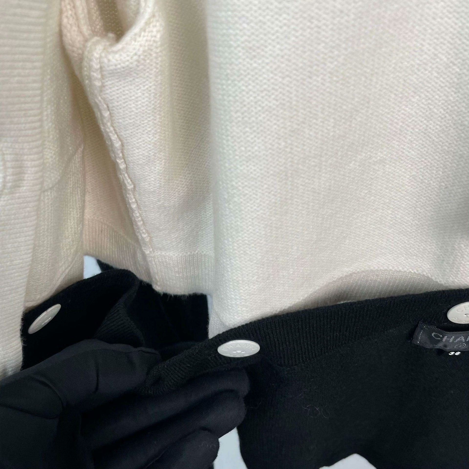 Chanel Chanel White Sweater S Women Size S / US 4 / IT 40 - 9 Thumbnail