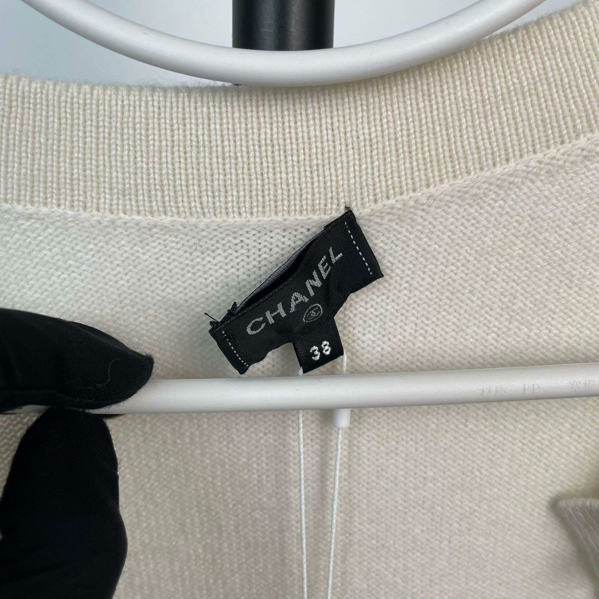Chanel Chanel White Sweater S Women Size S / US 4 / IT 40 - 4 Thumbnail